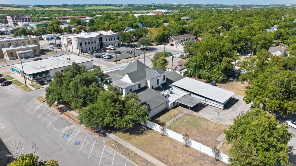 main property photo 38