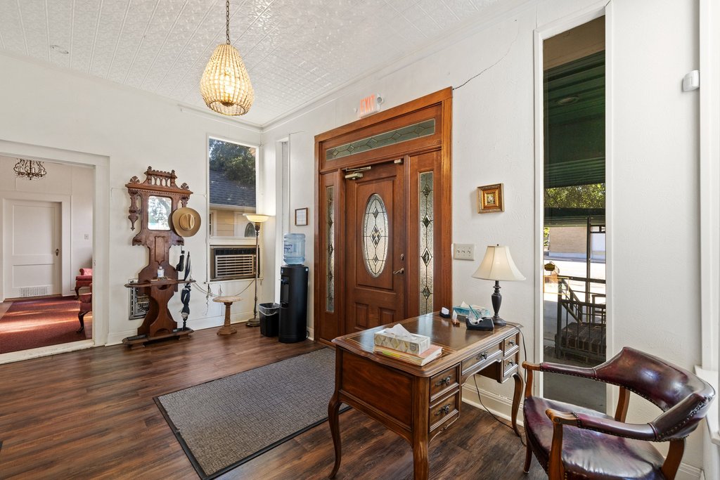 main property photo 6