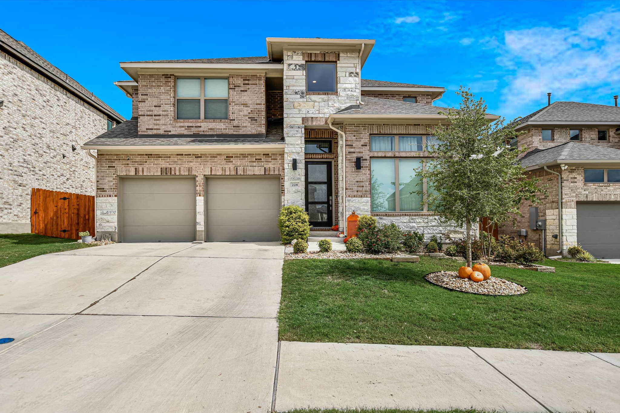 main property photo 0