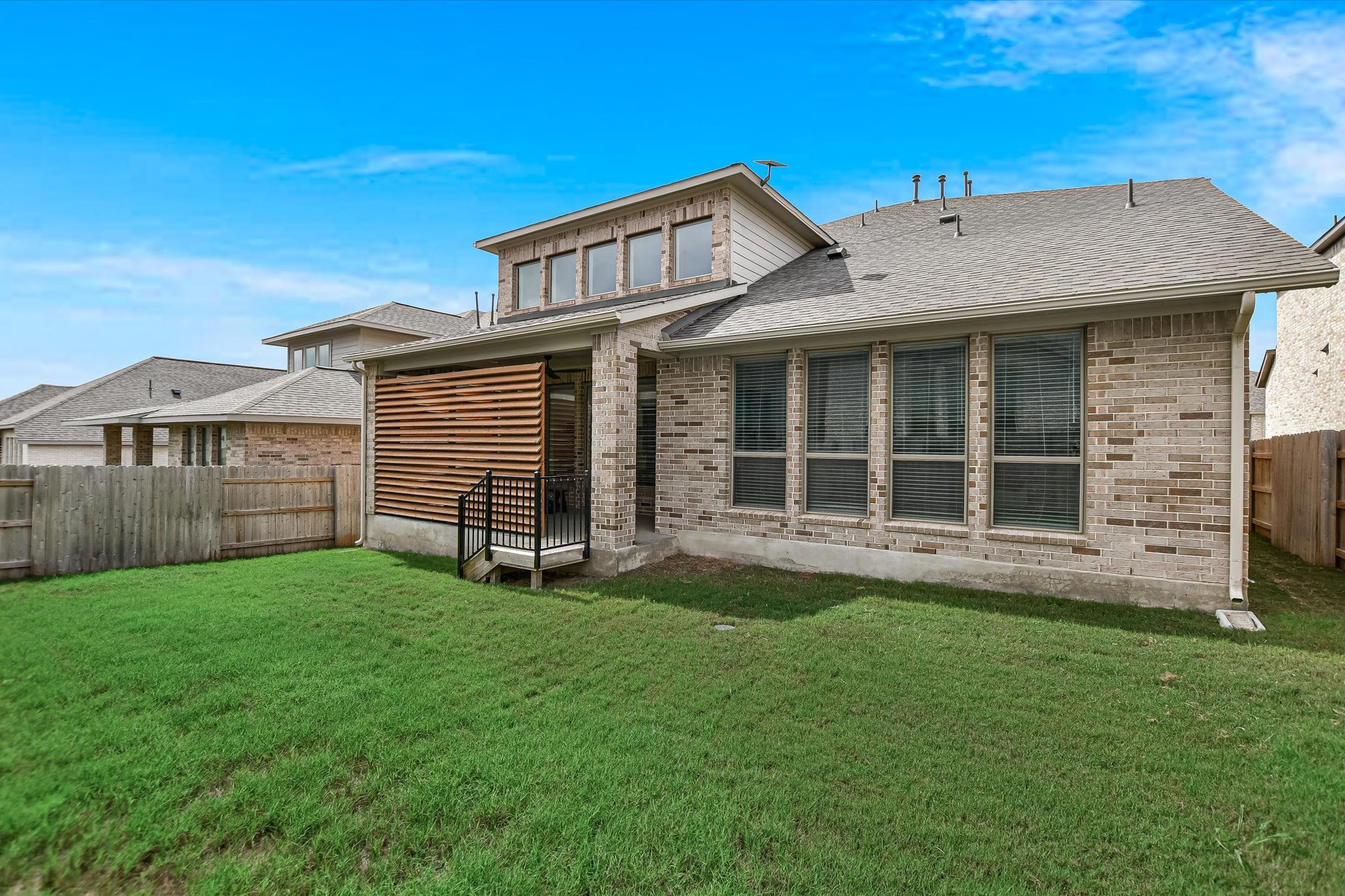 main property photo 28