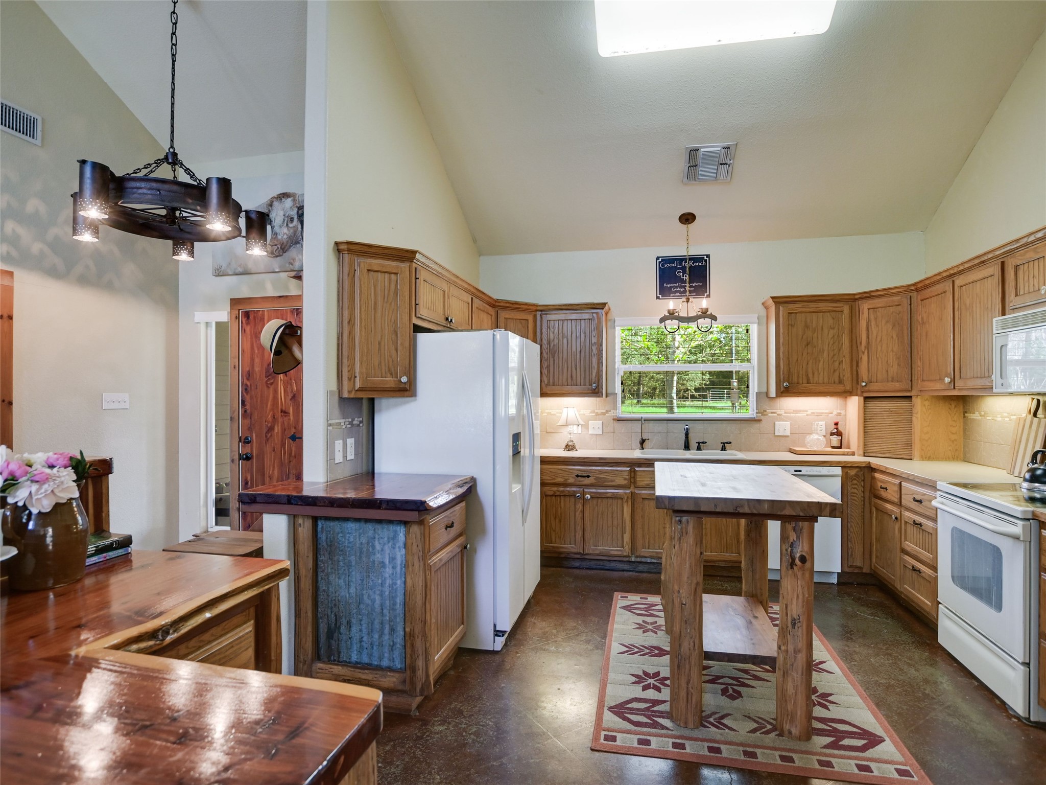 main property photo 10