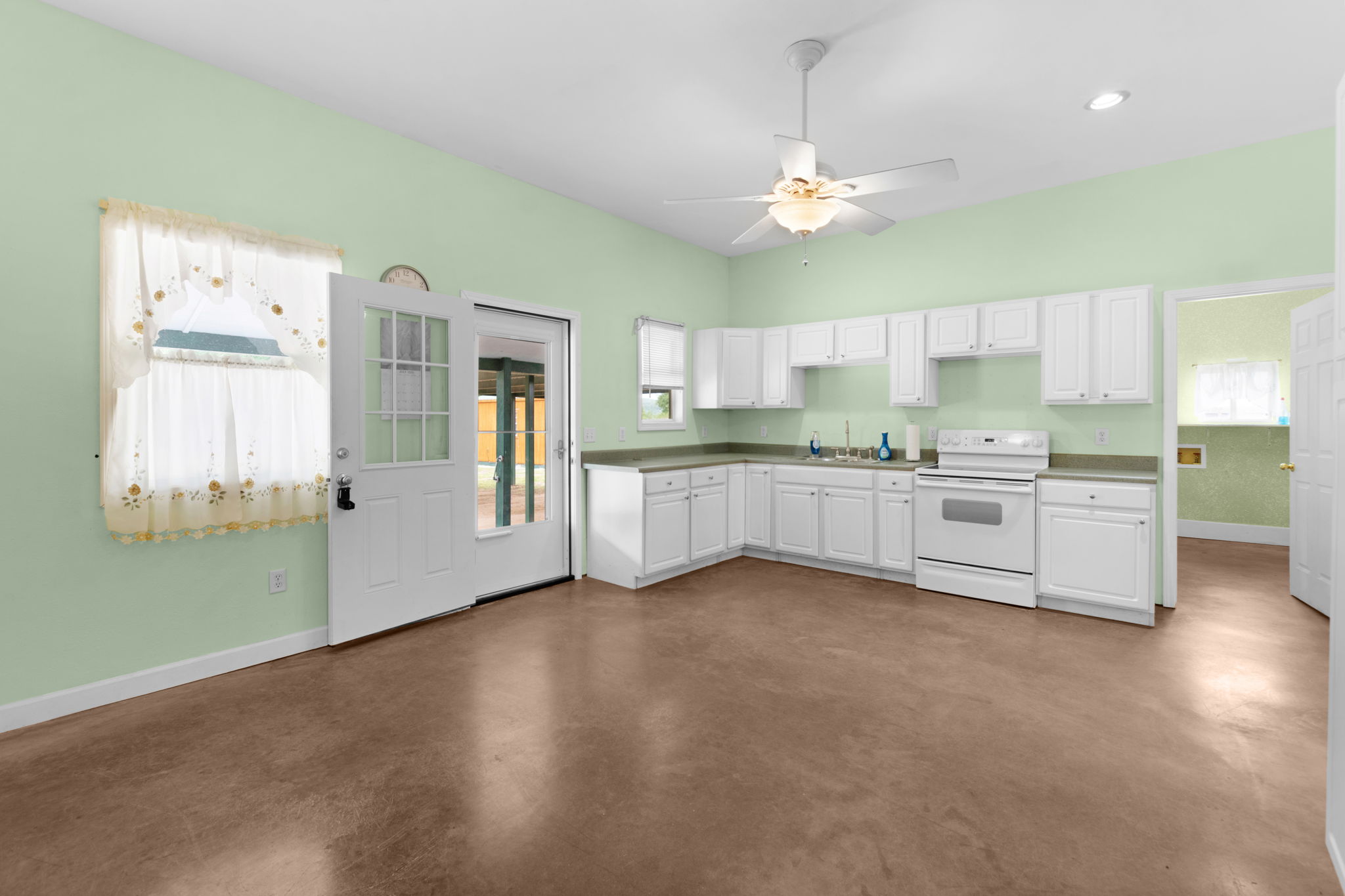 main property photo 12