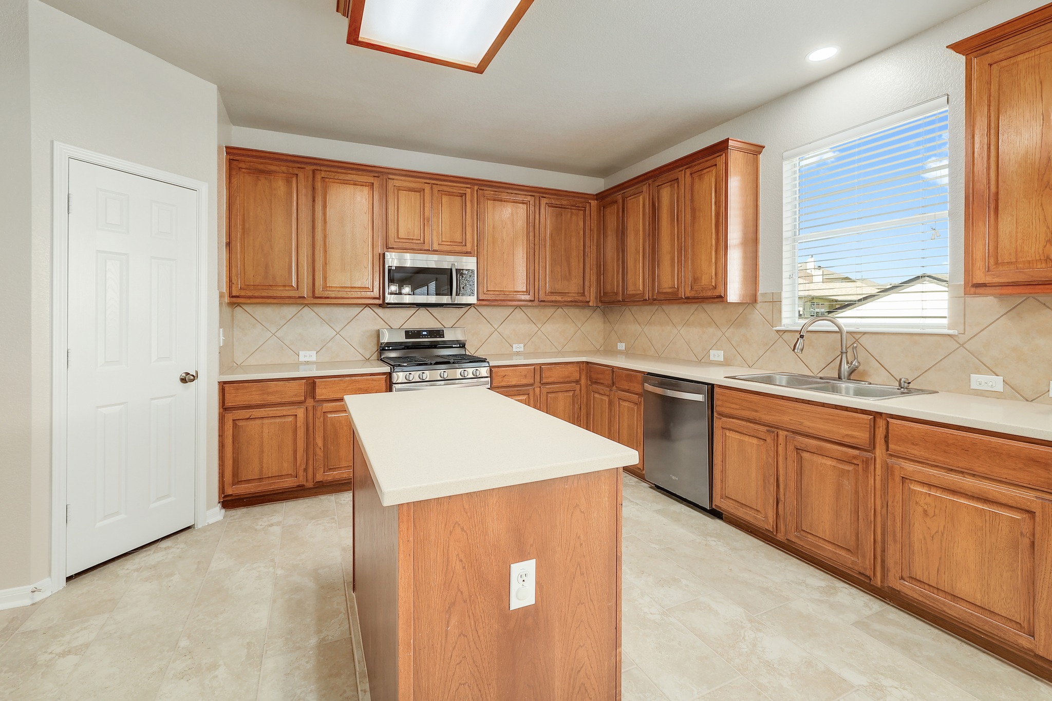 main property photo 11