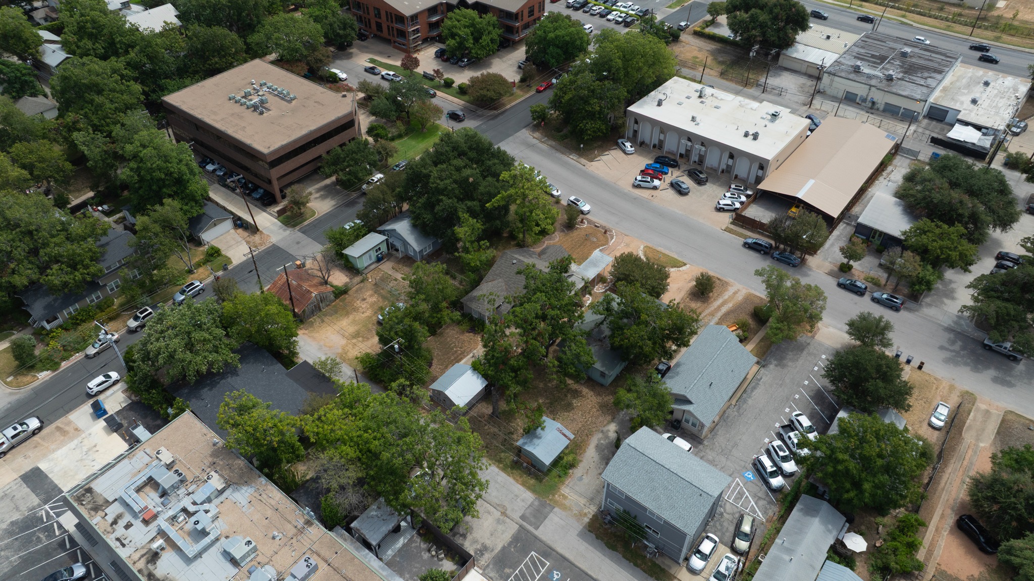 main property photo 28
