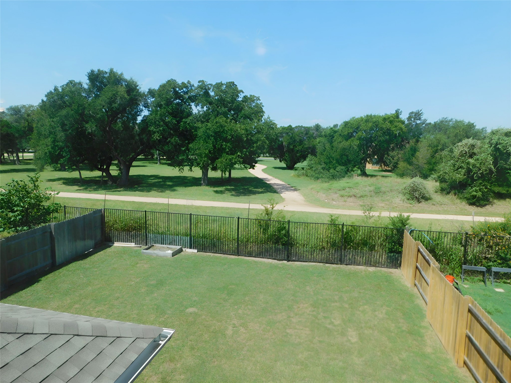main property photo 33