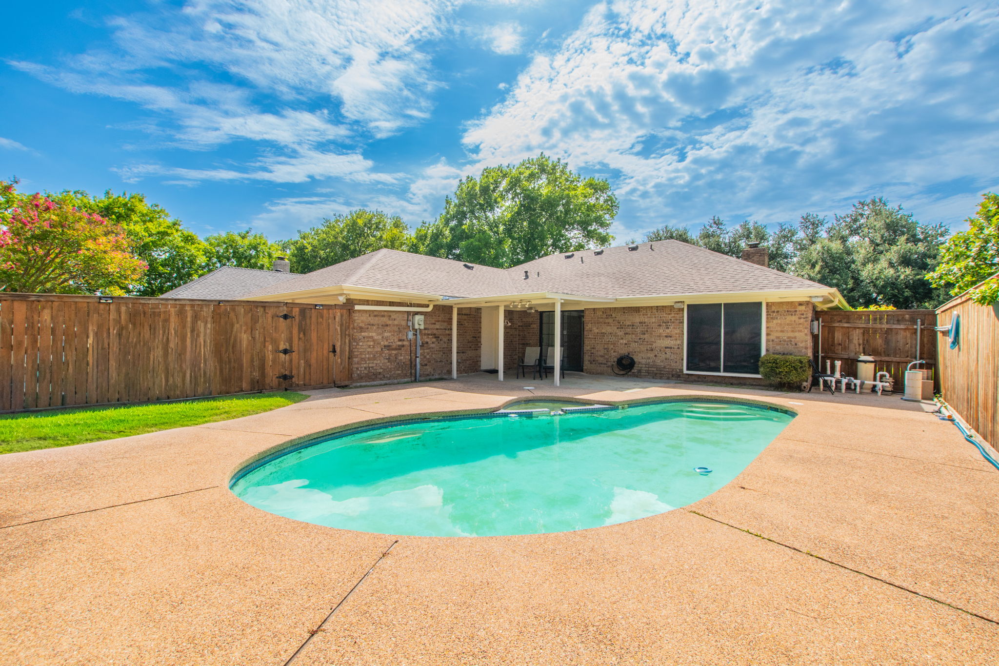 main property photo 23