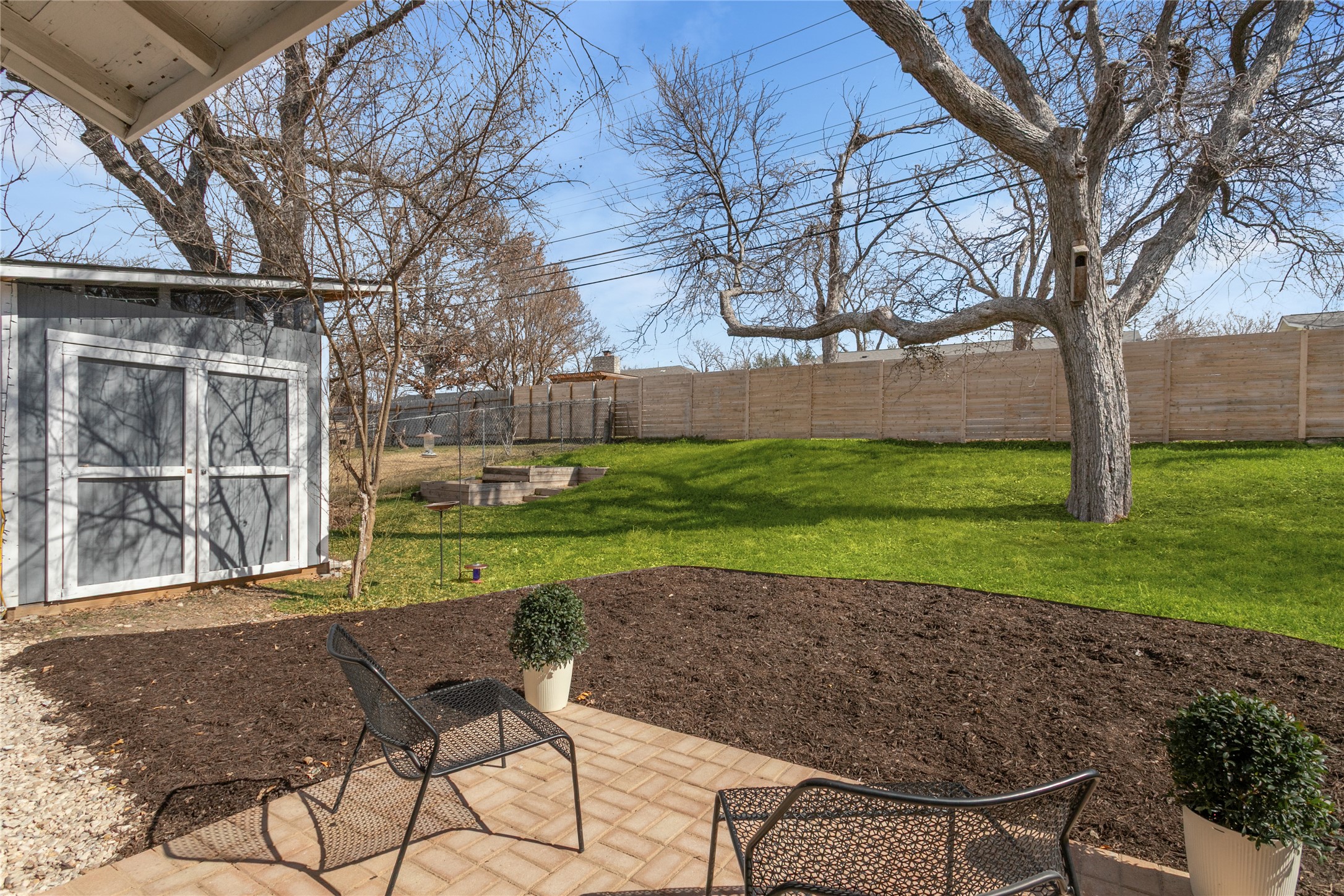 main property photo 30