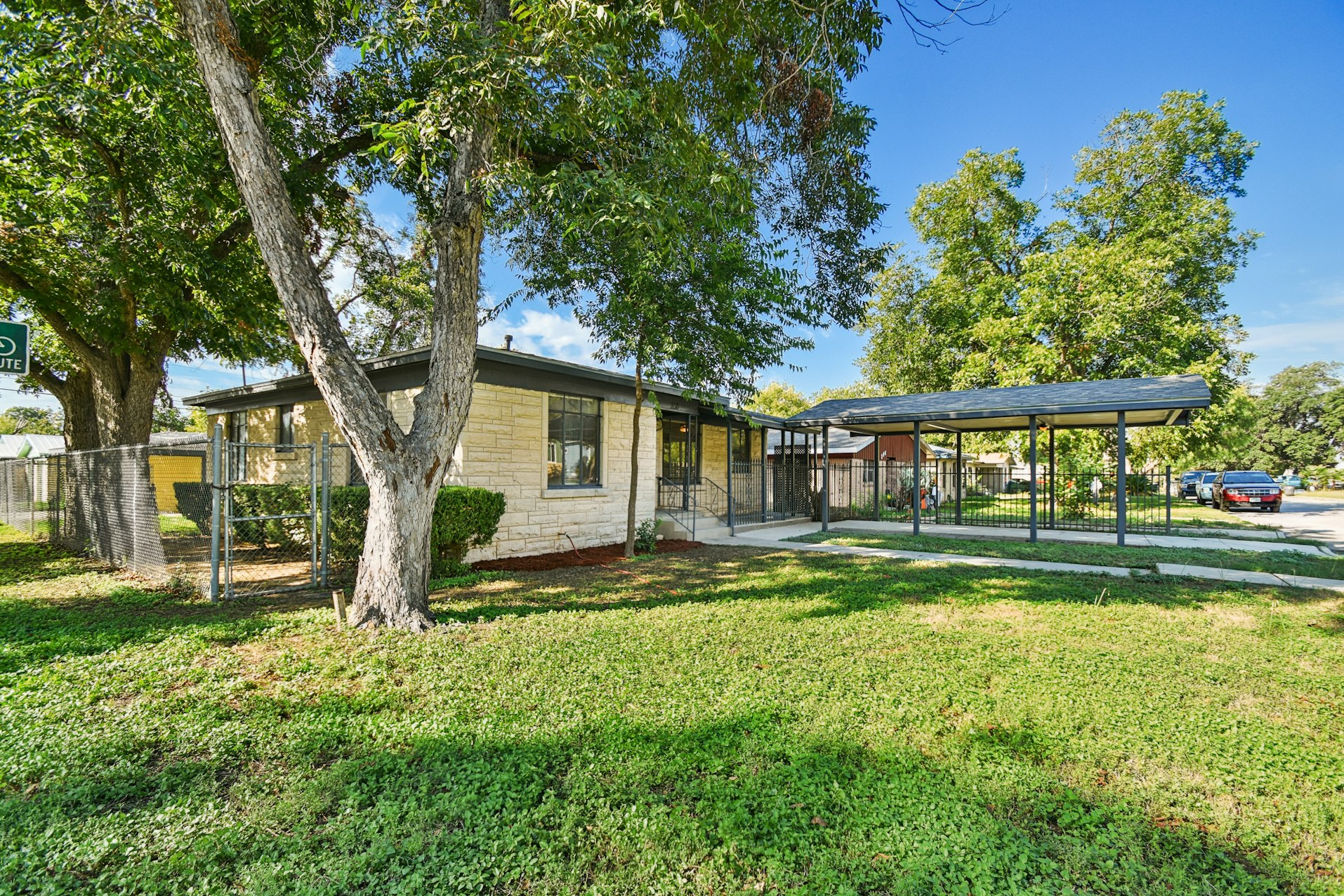 main property photo 3