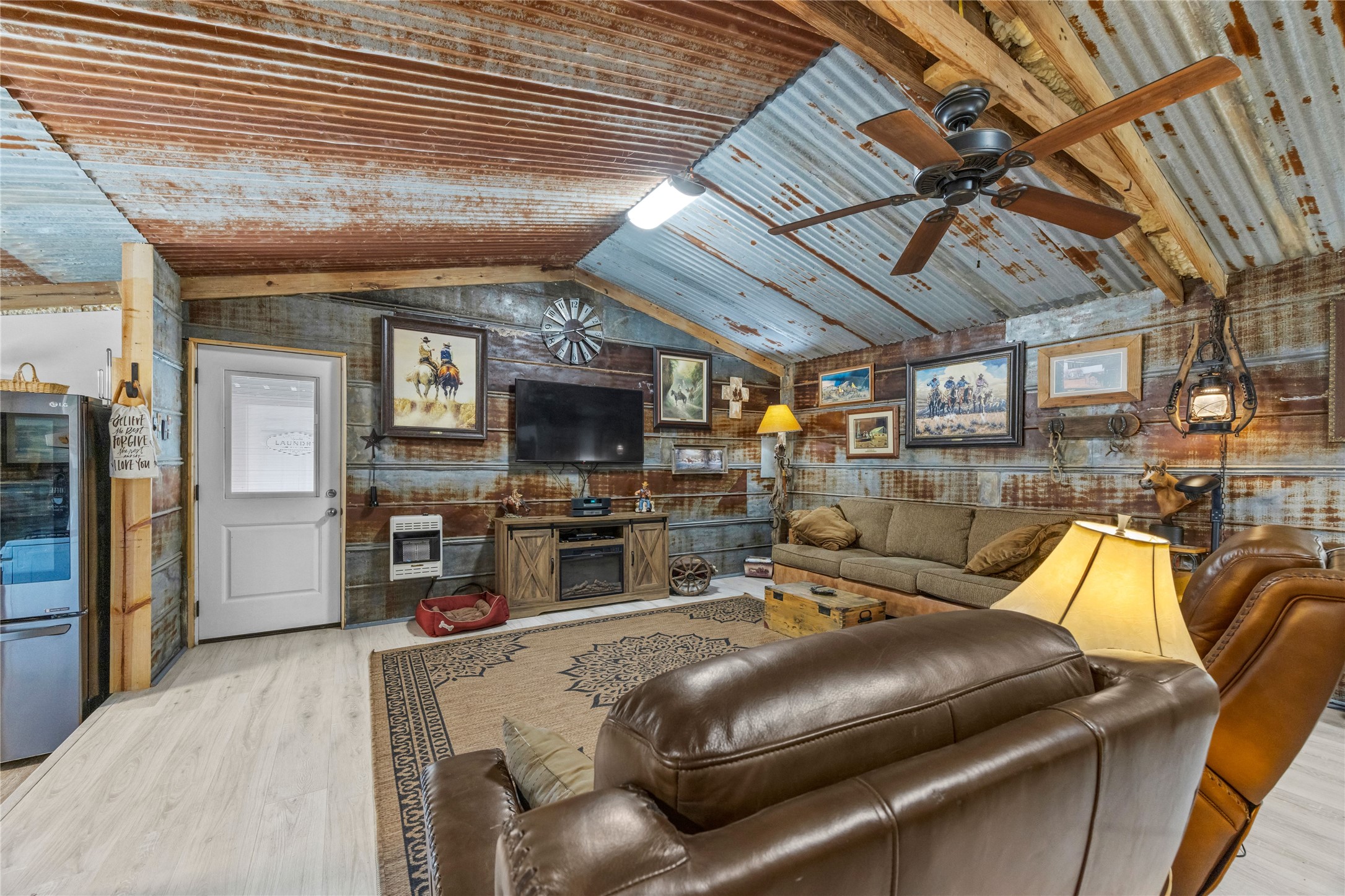 main property photo 31