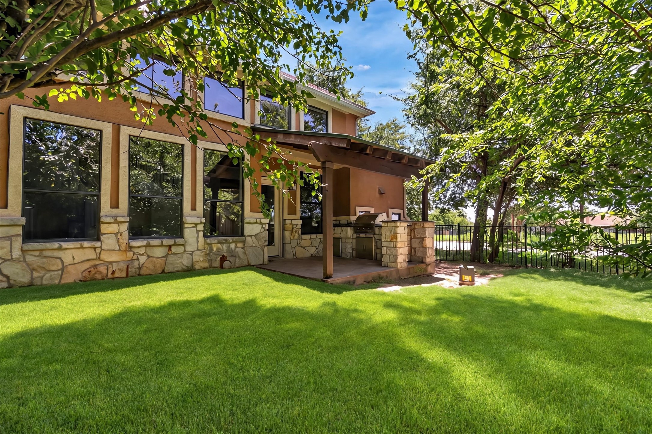 main property photo 30