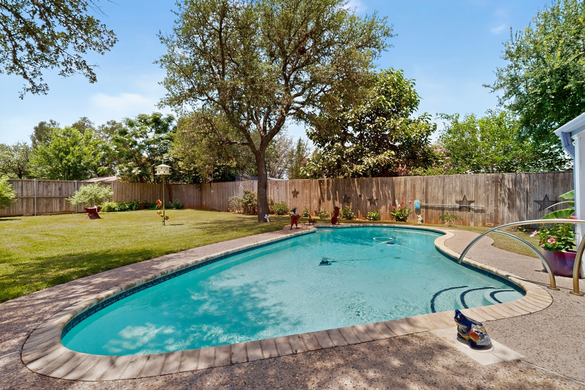 main property photo 19