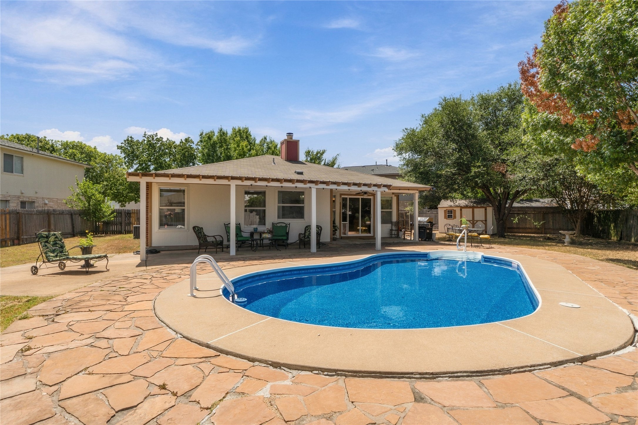 main property photo 28
