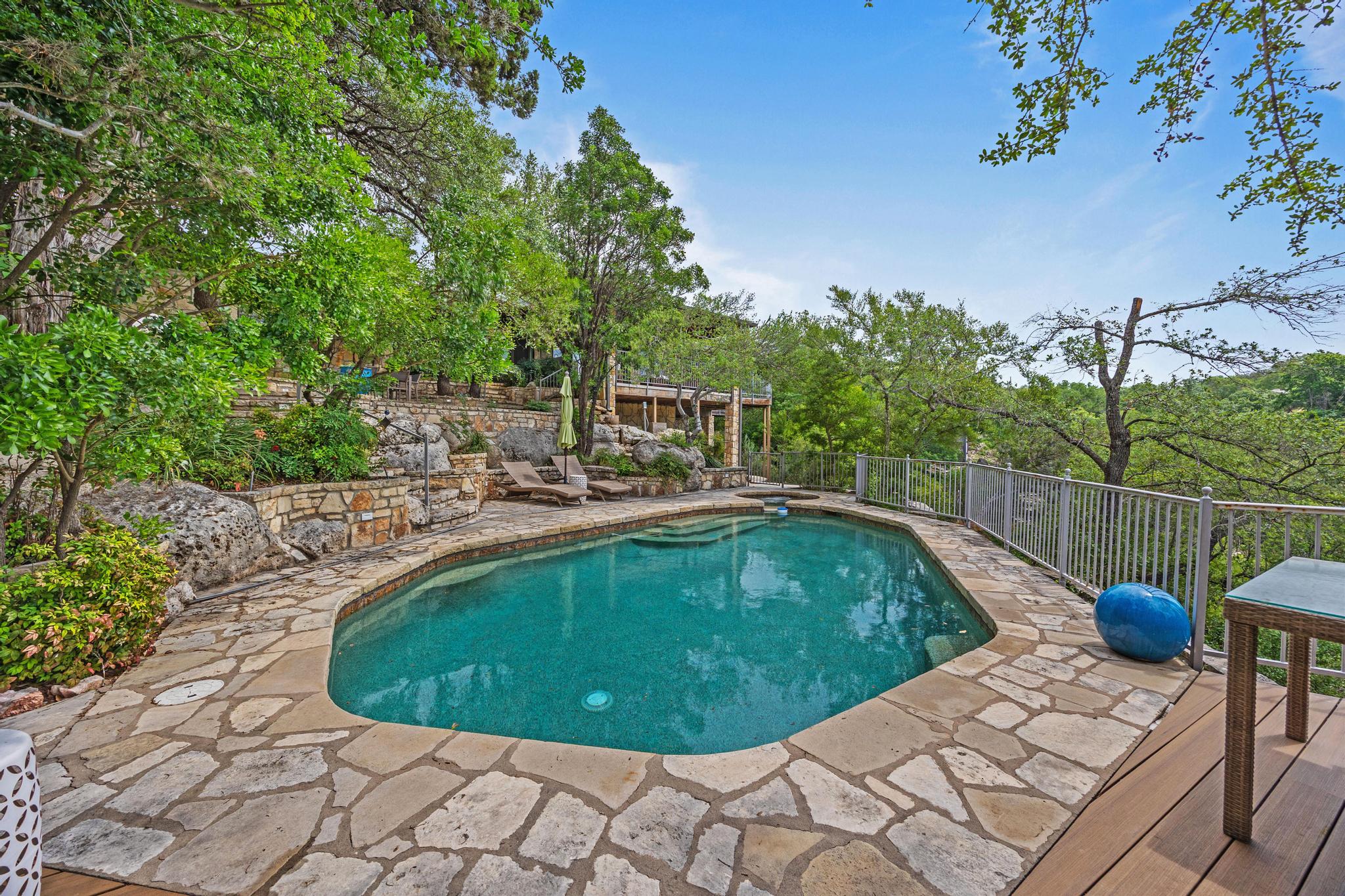 main property photo 29