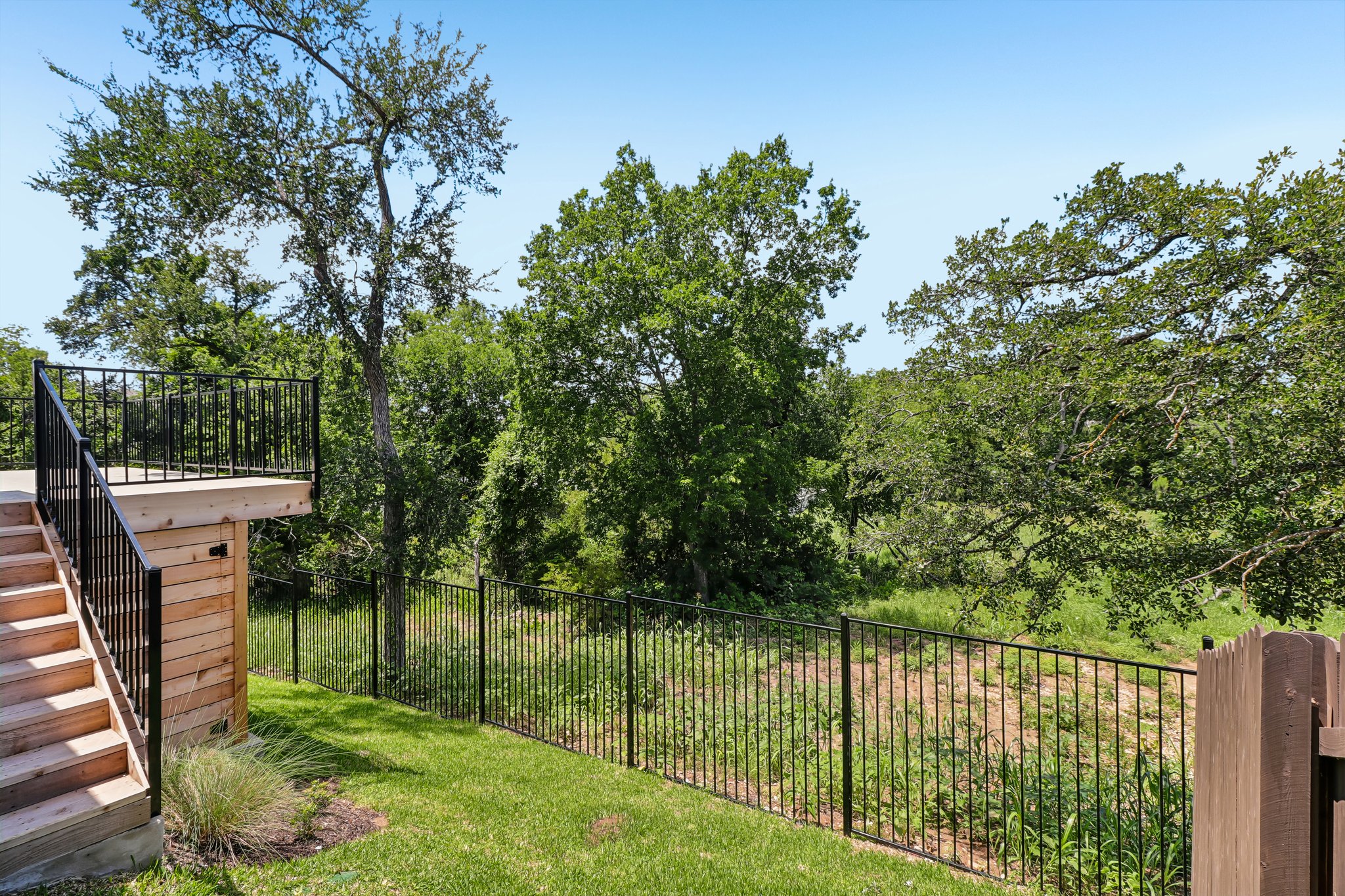 main property photo 32