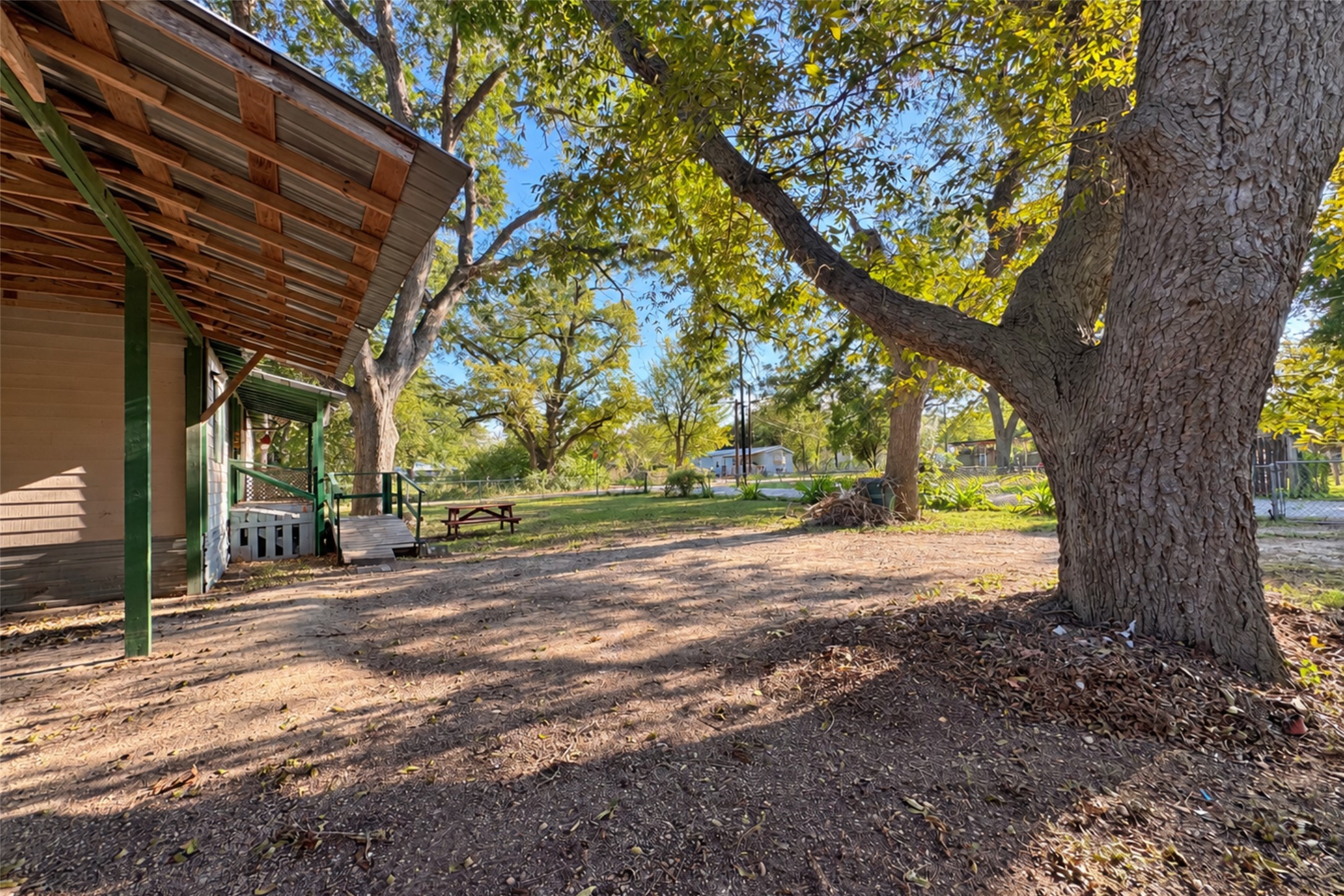 main property photo 28