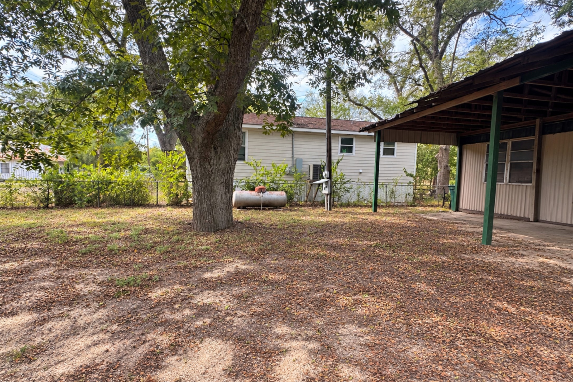 main property photo 29
