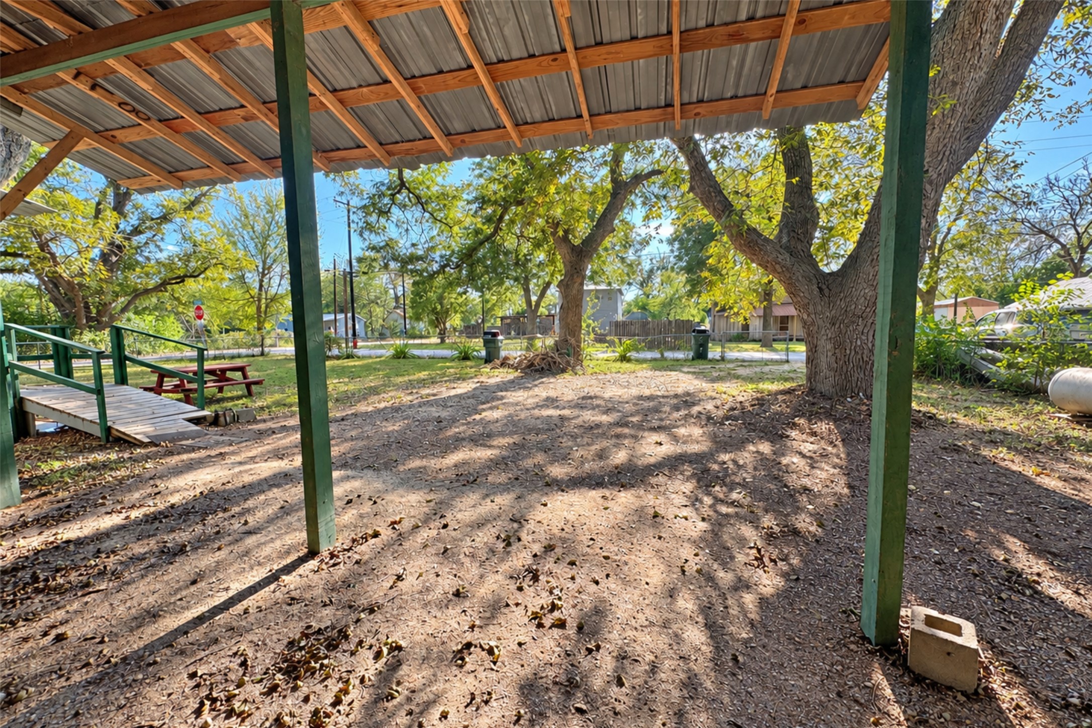 main property photo 30