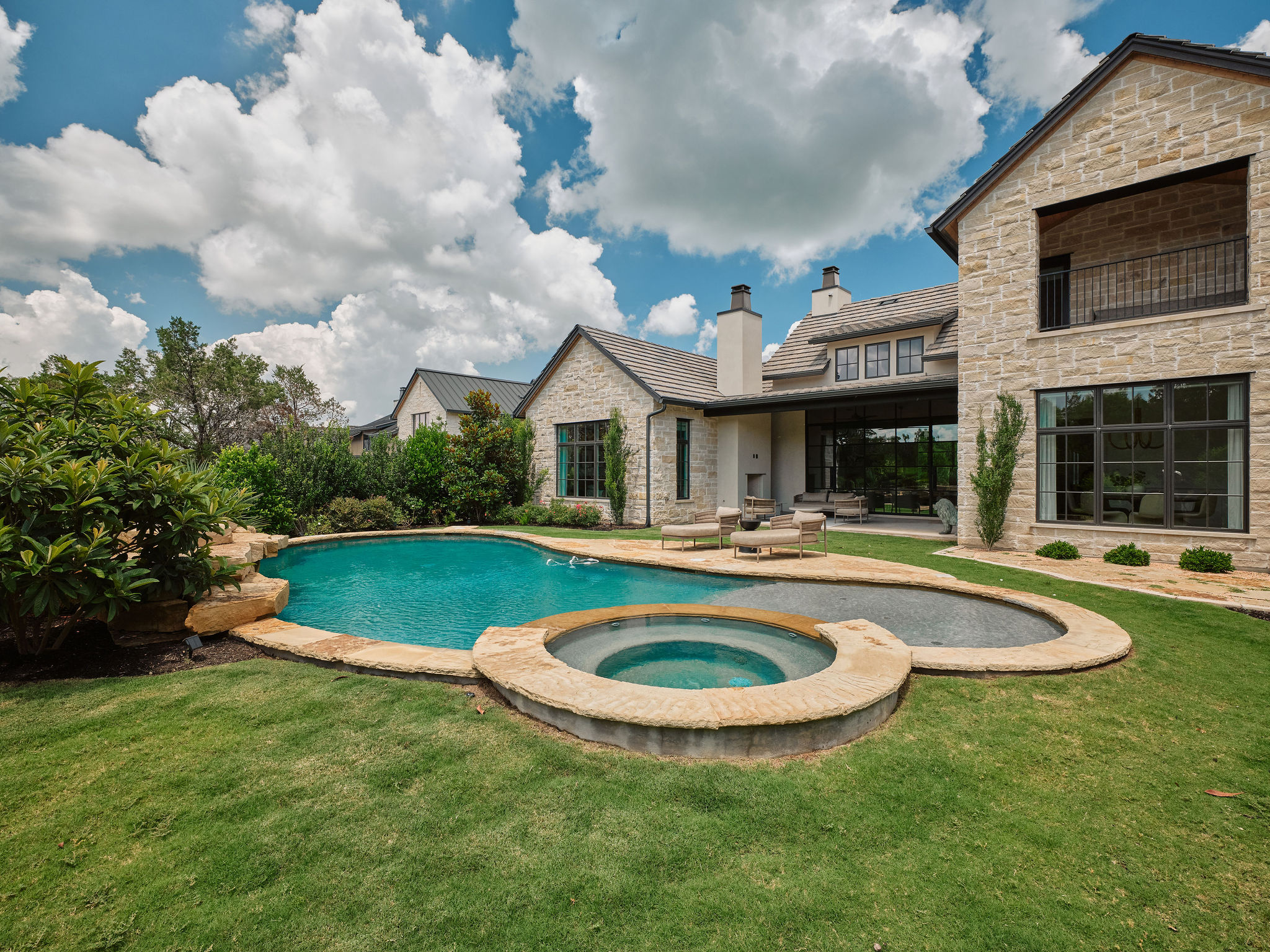 main property photo 32