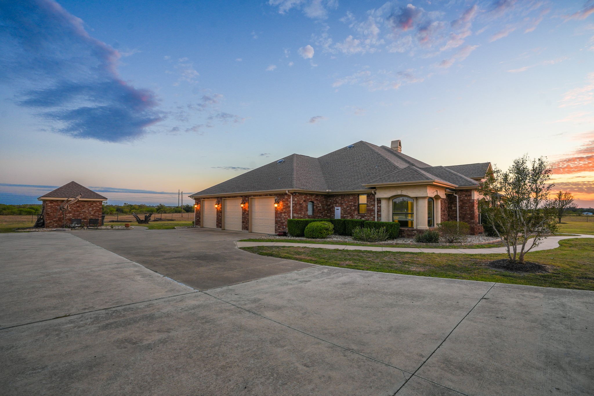 main property photo 31