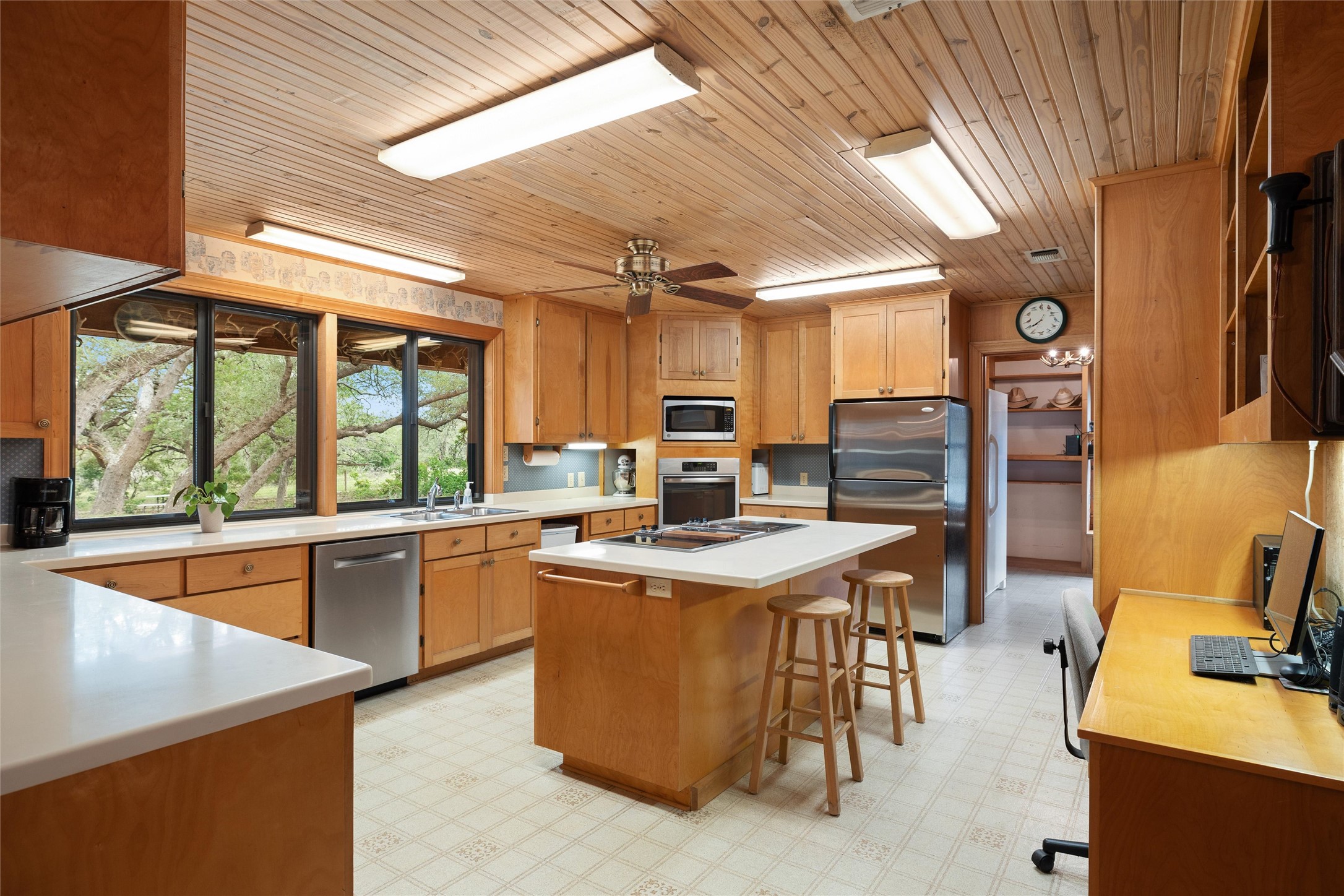 main property photo 13