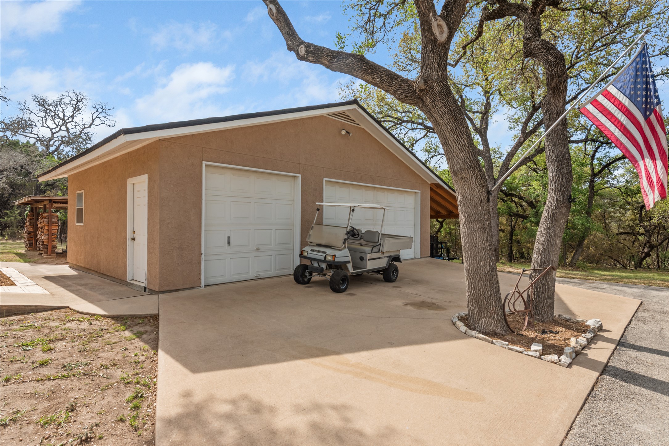 main property photo 23
