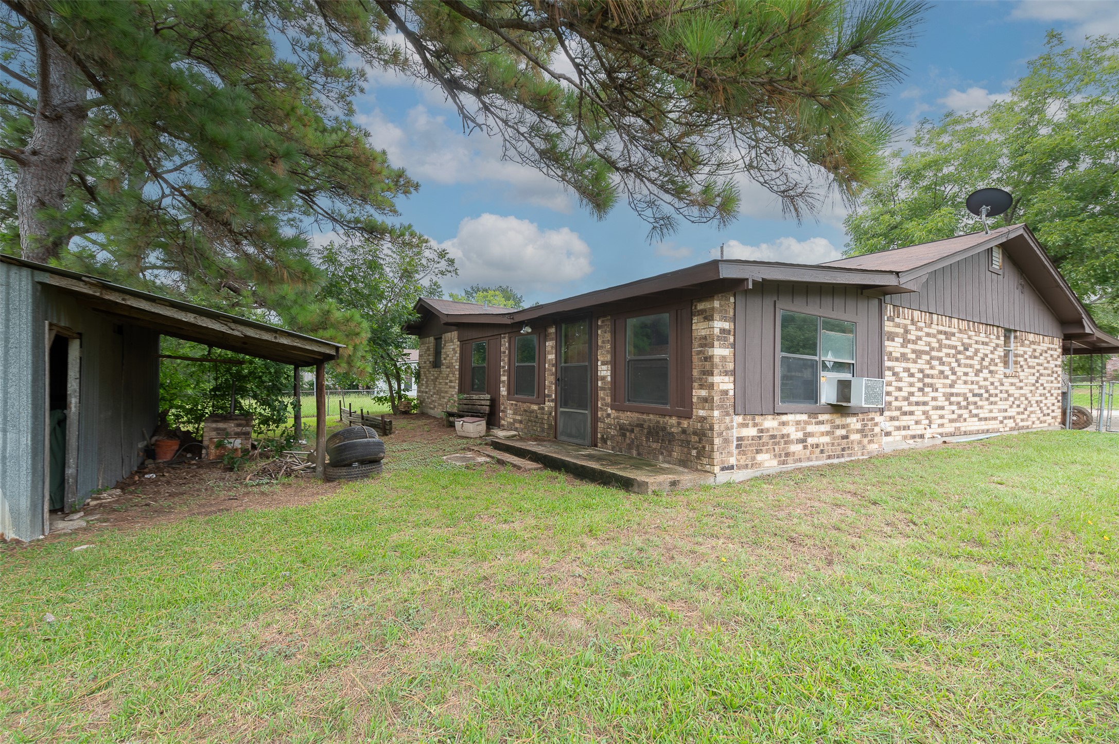 main property photo 28