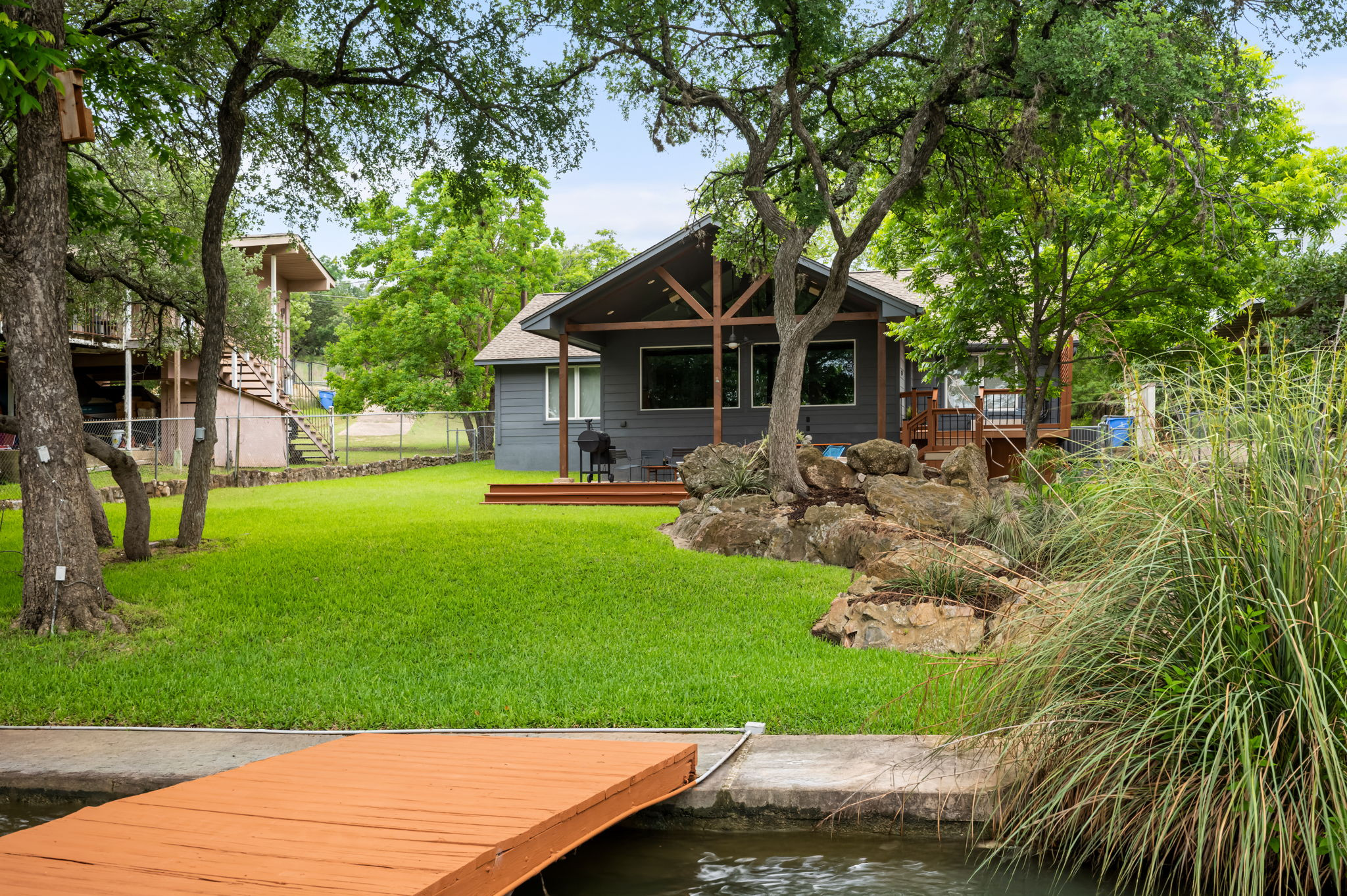 main property photo 28