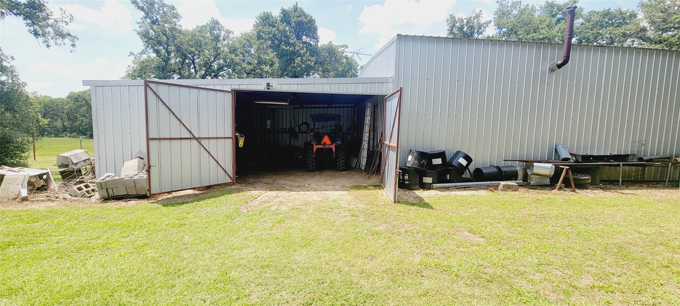 main property photo 6