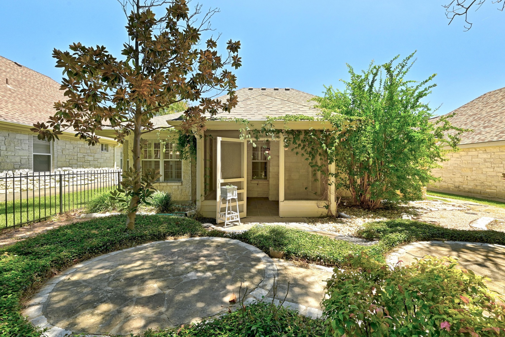 main property photo 25