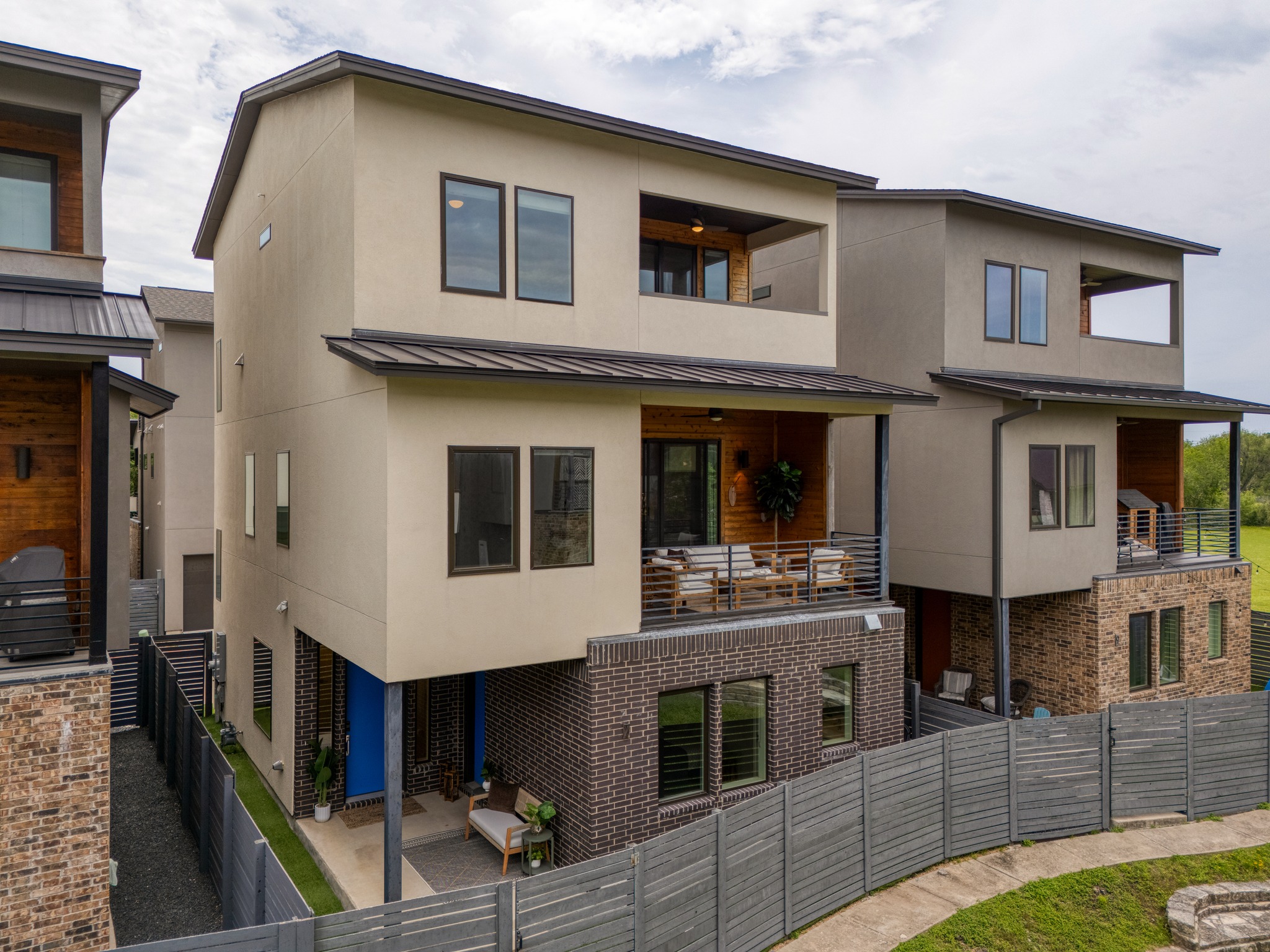 main property photo 30