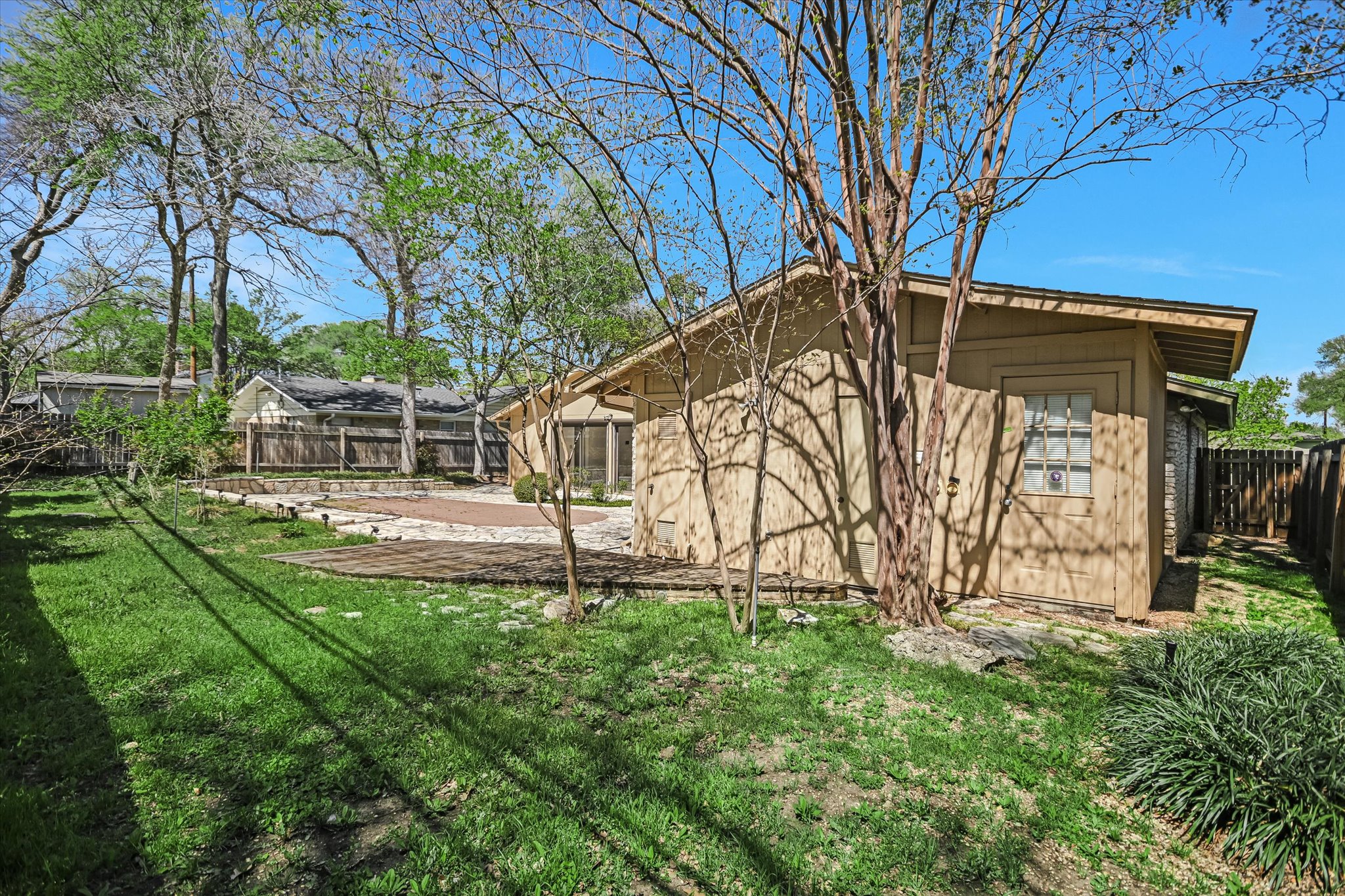 main property photo 18
