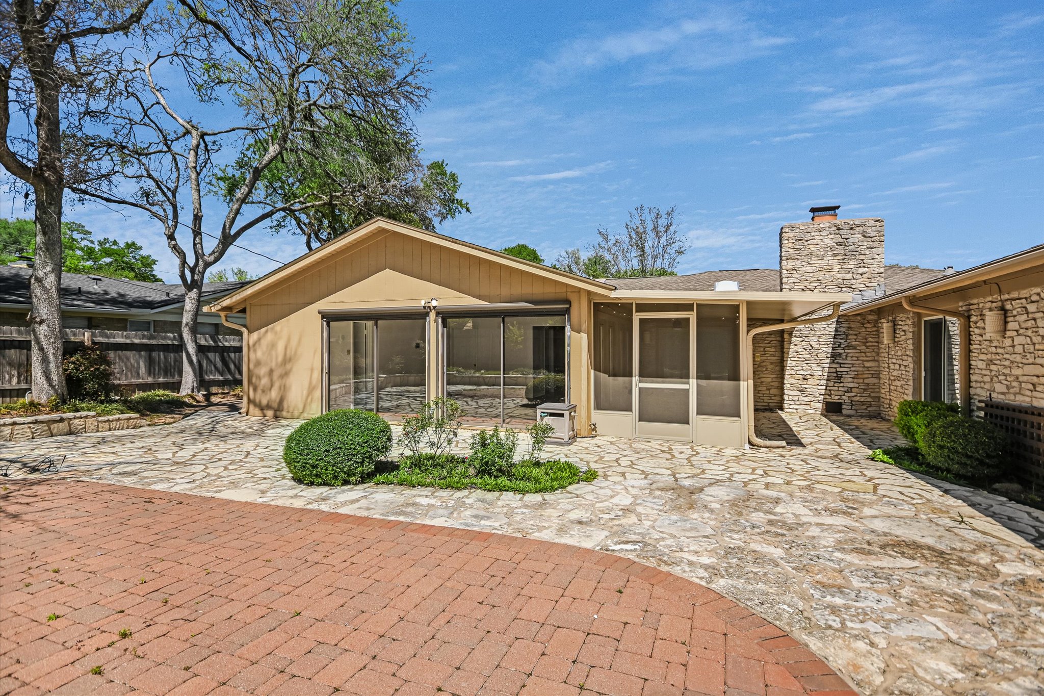 main property photo 27