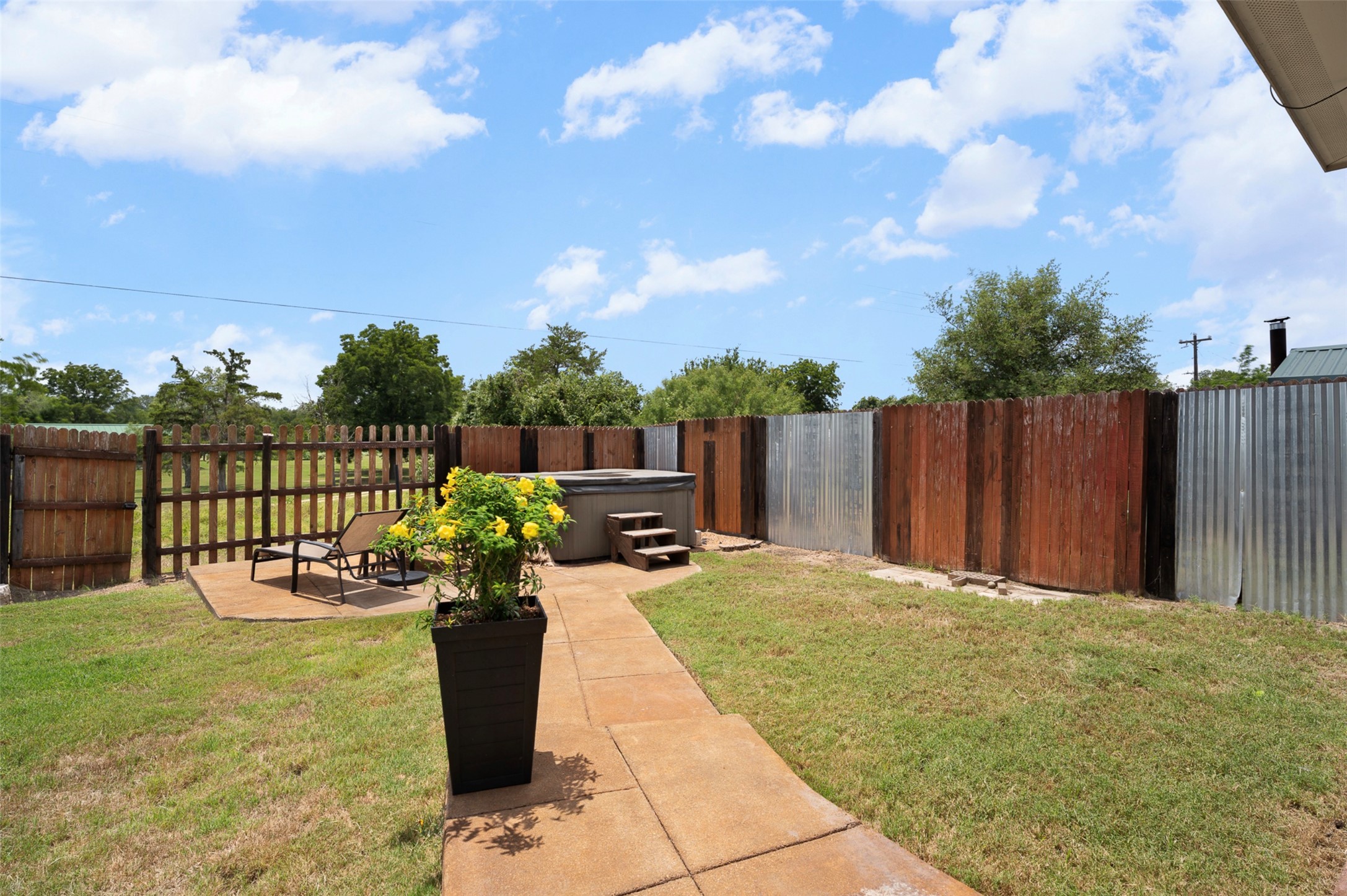 main property photo 27