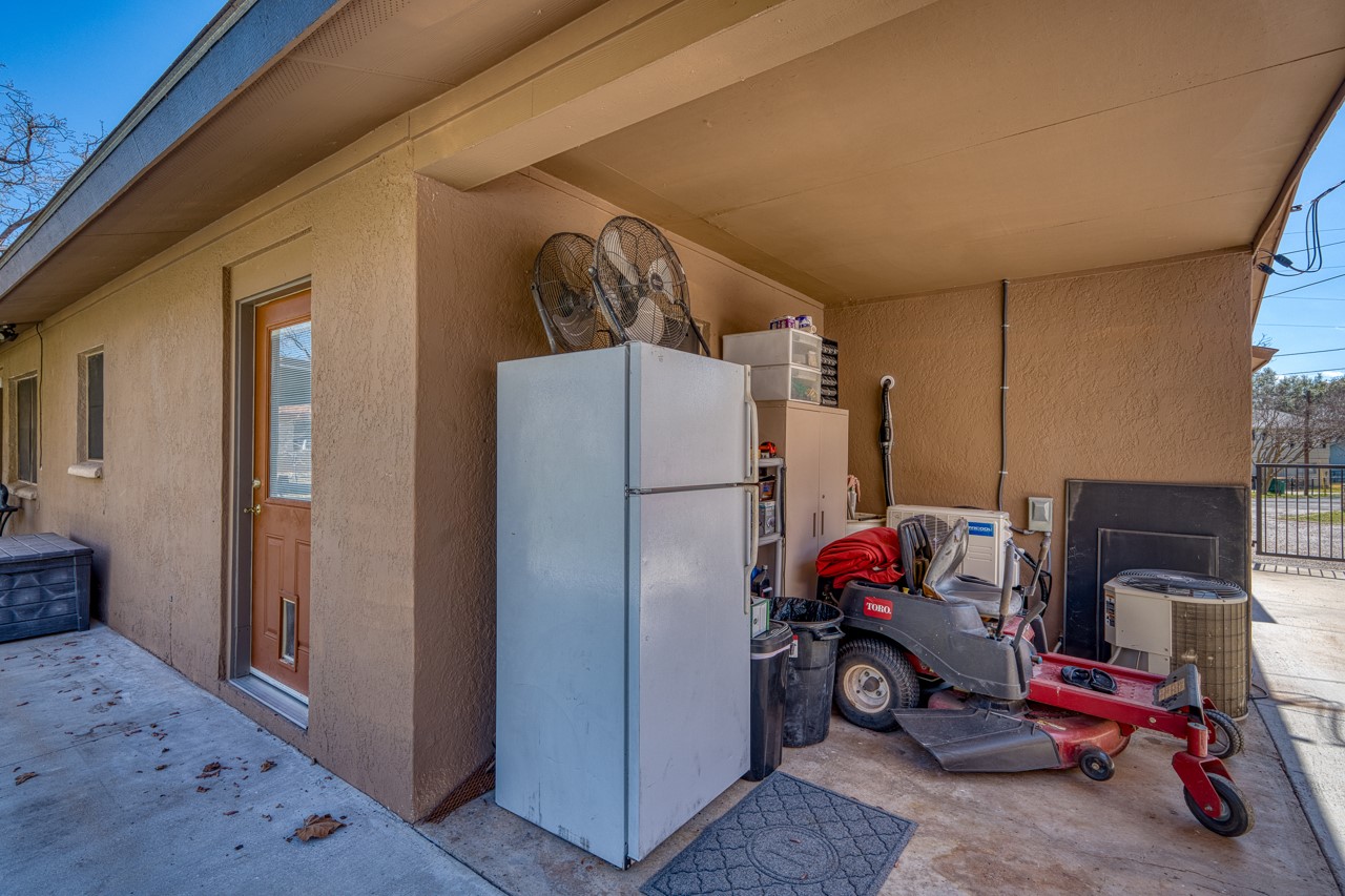 main property photo 28