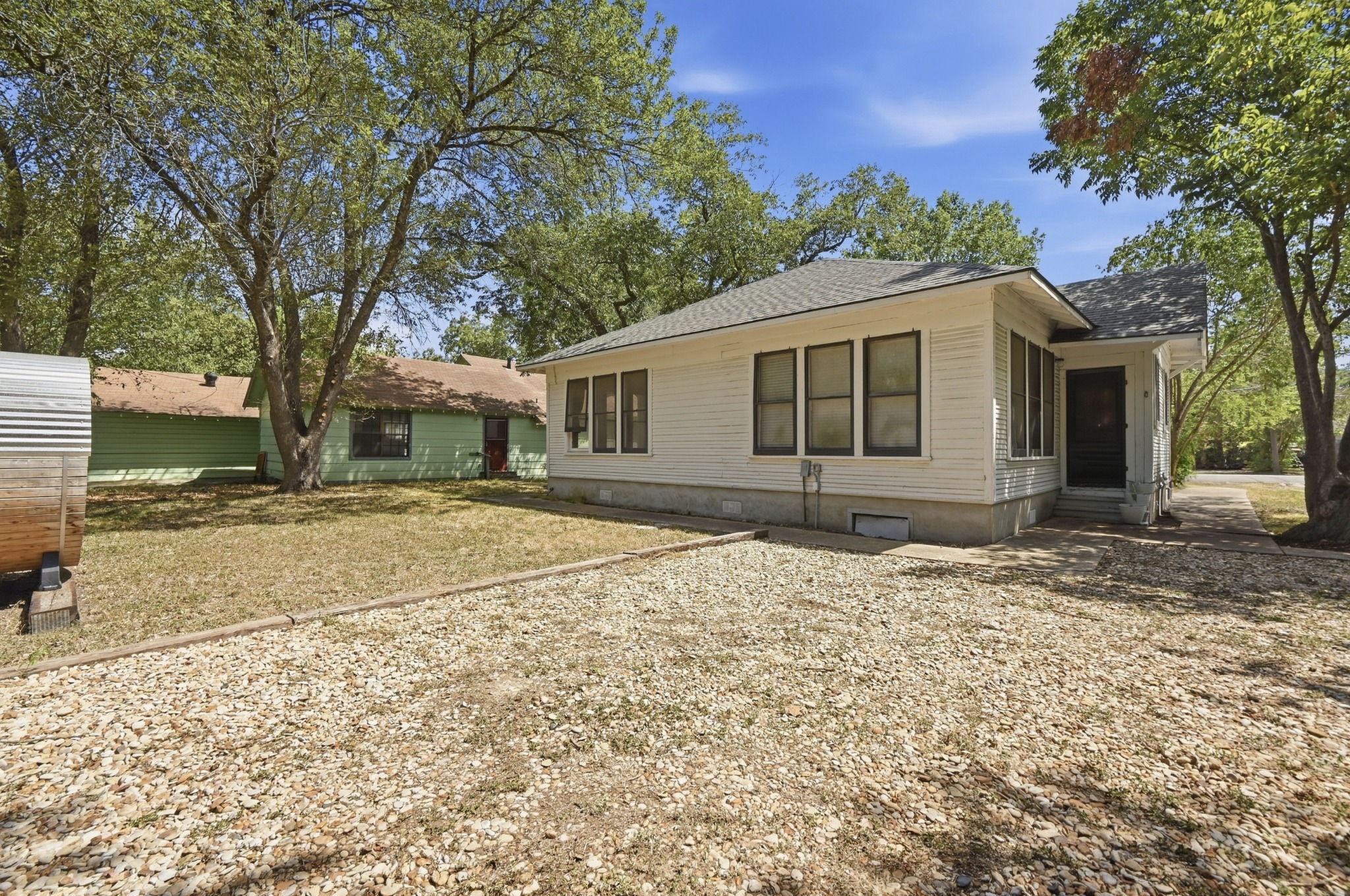 main property photo 32