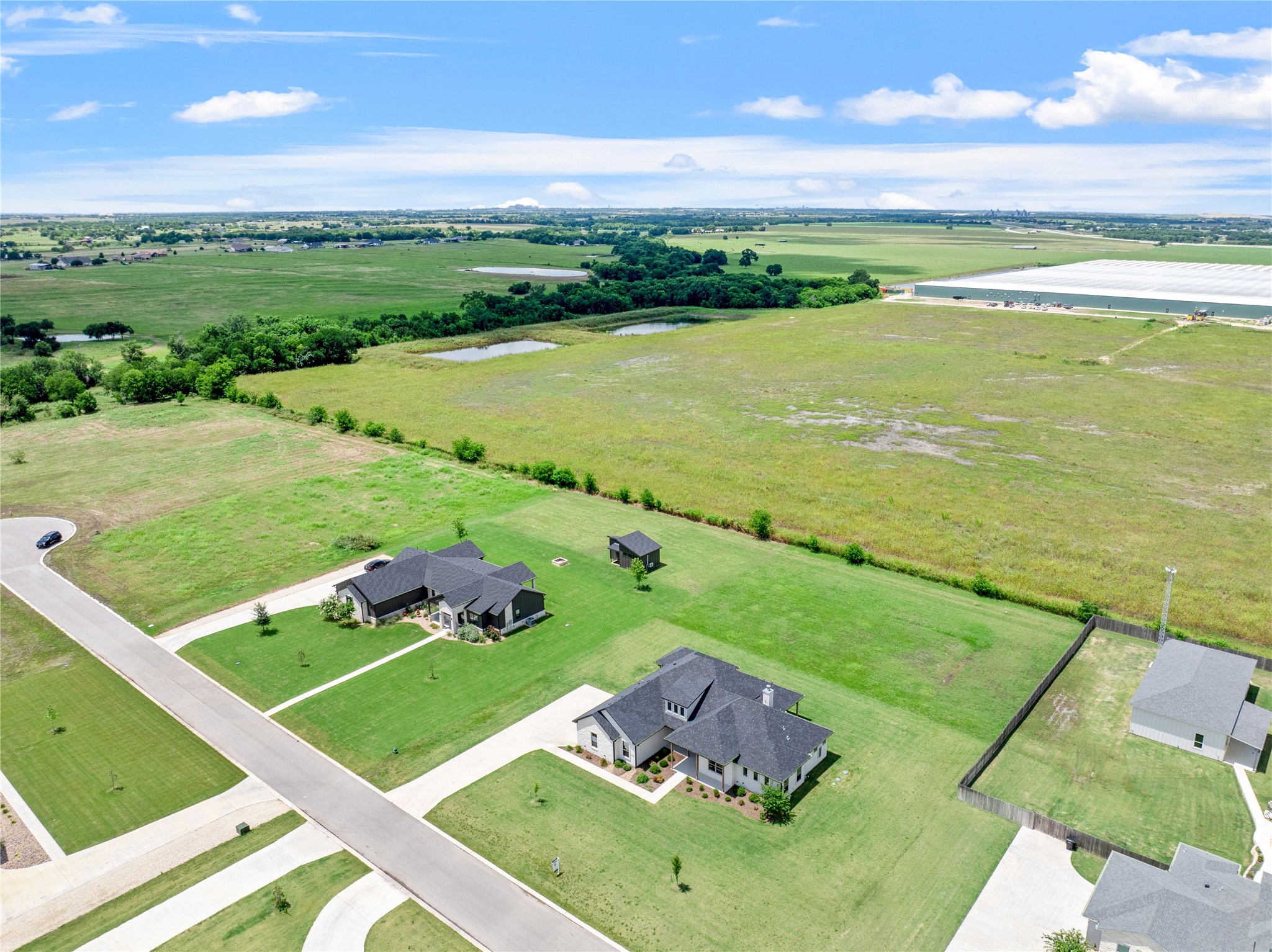 main property photo 32