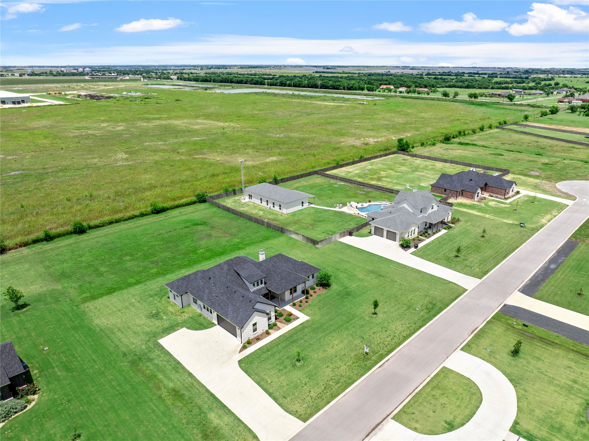 main property photo 36