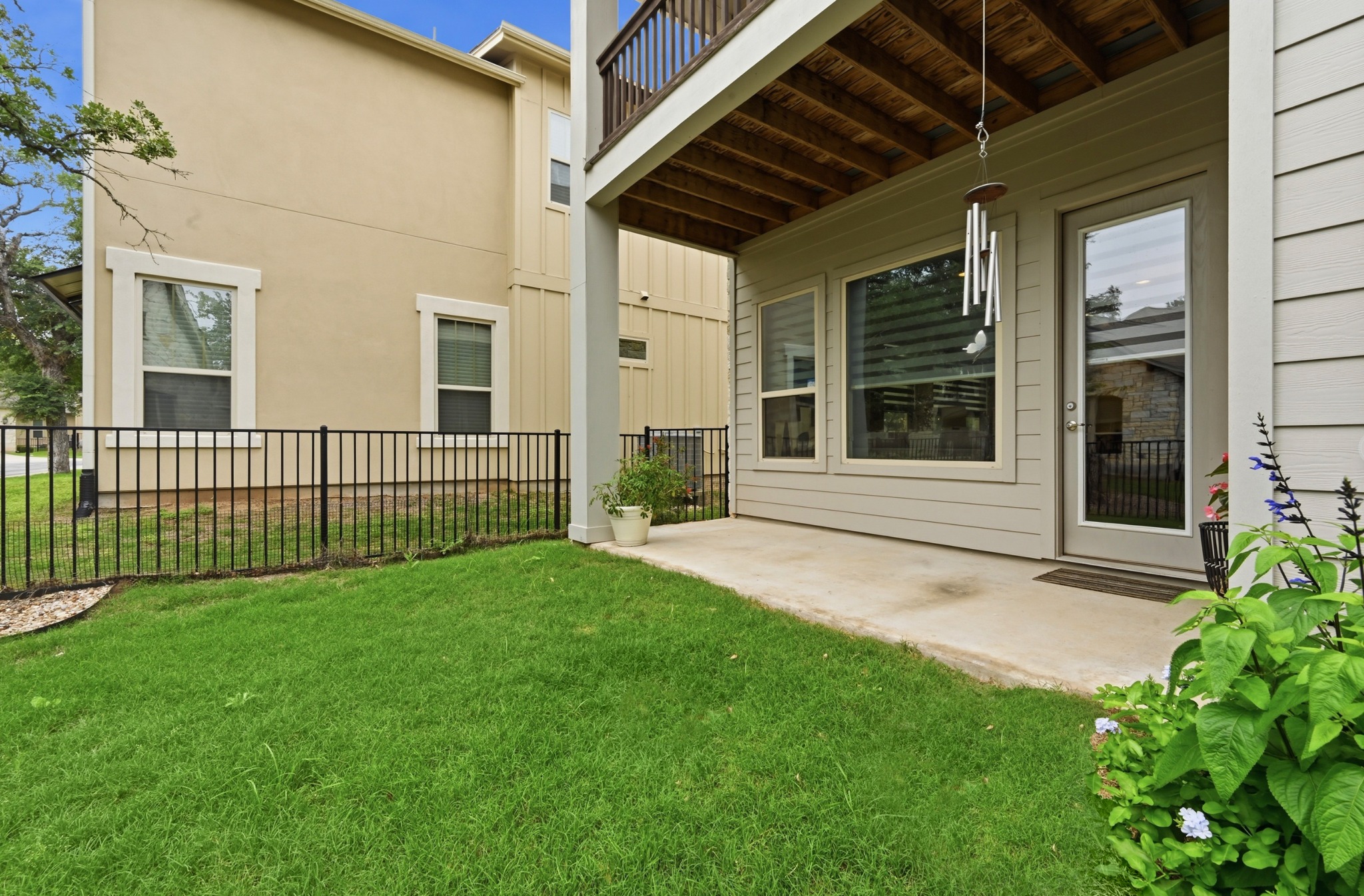 main property photo 32