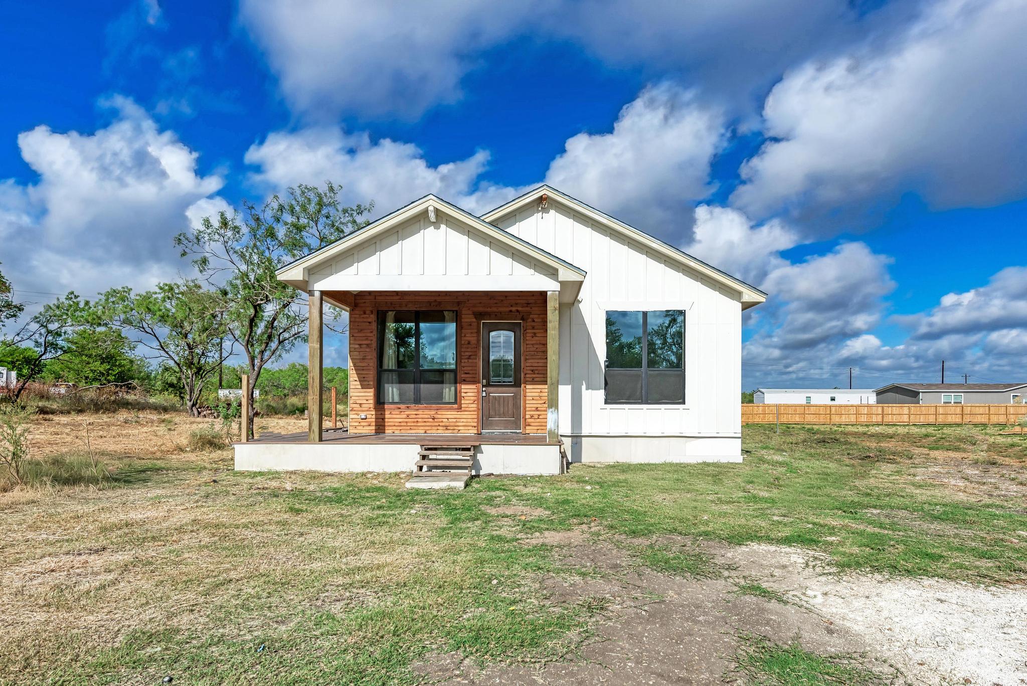 main property photo 3