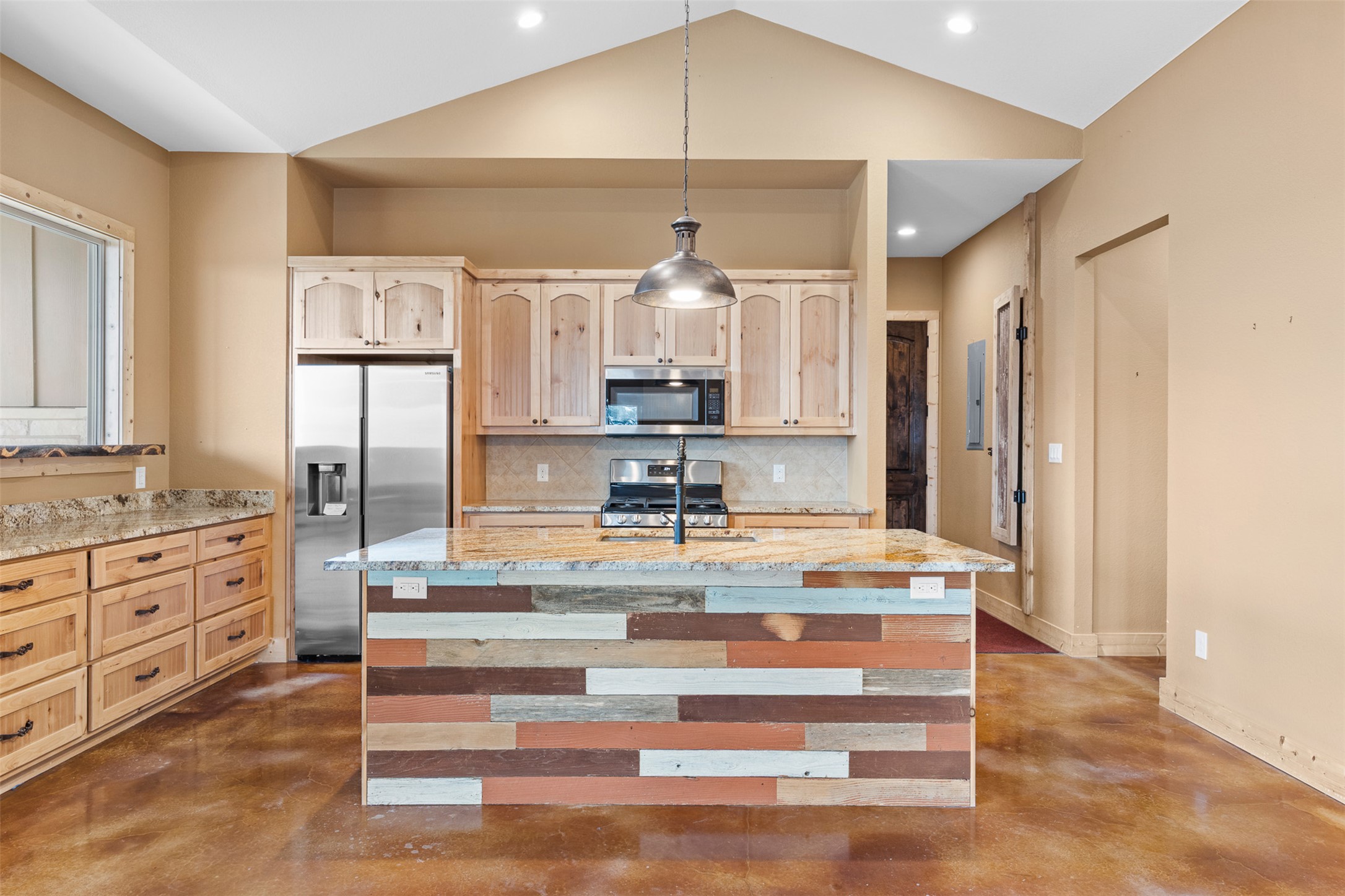main property photo 11