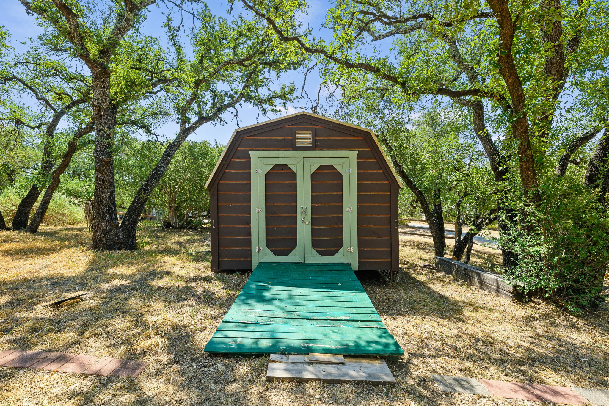 main property photo 27