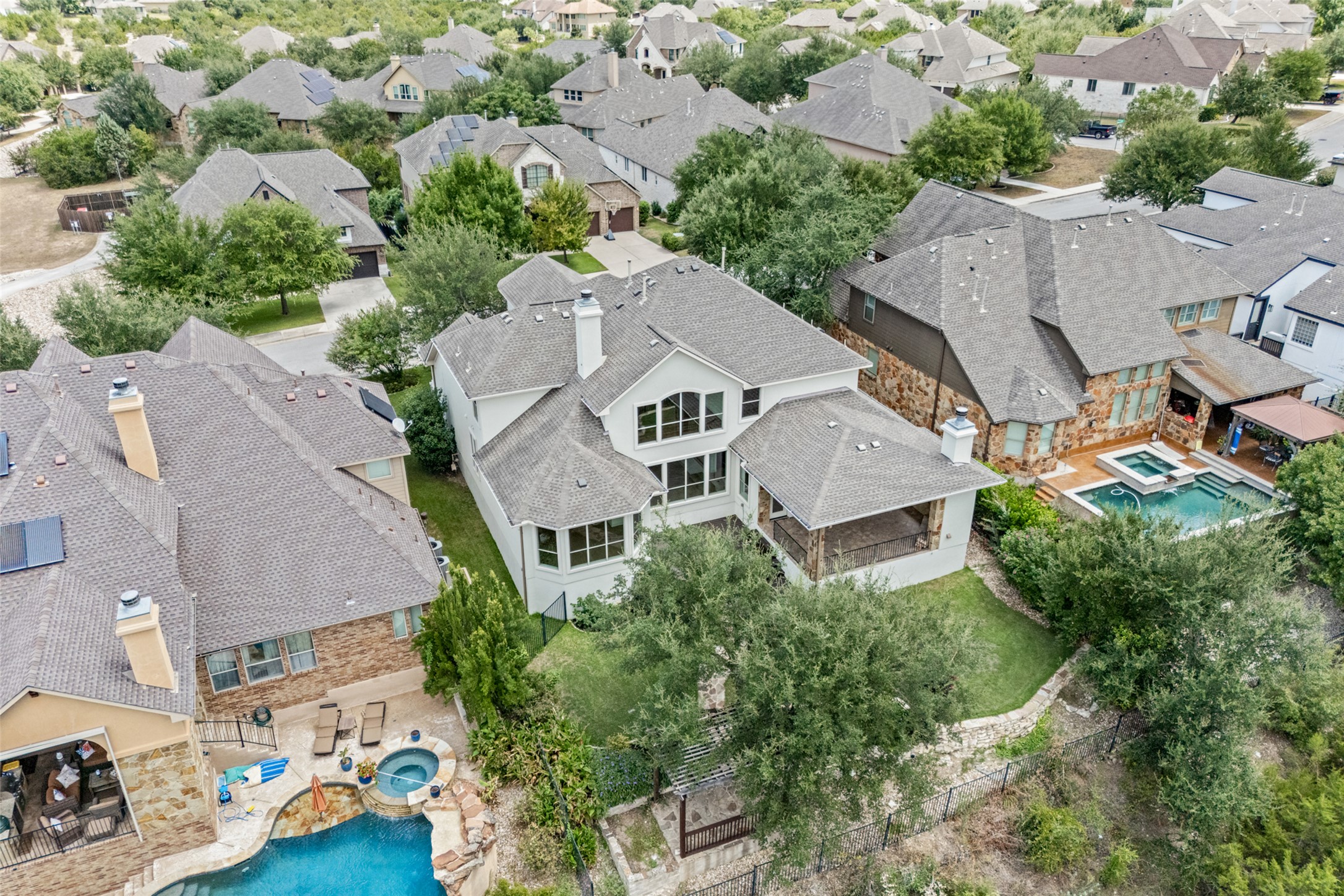 main property photo 32