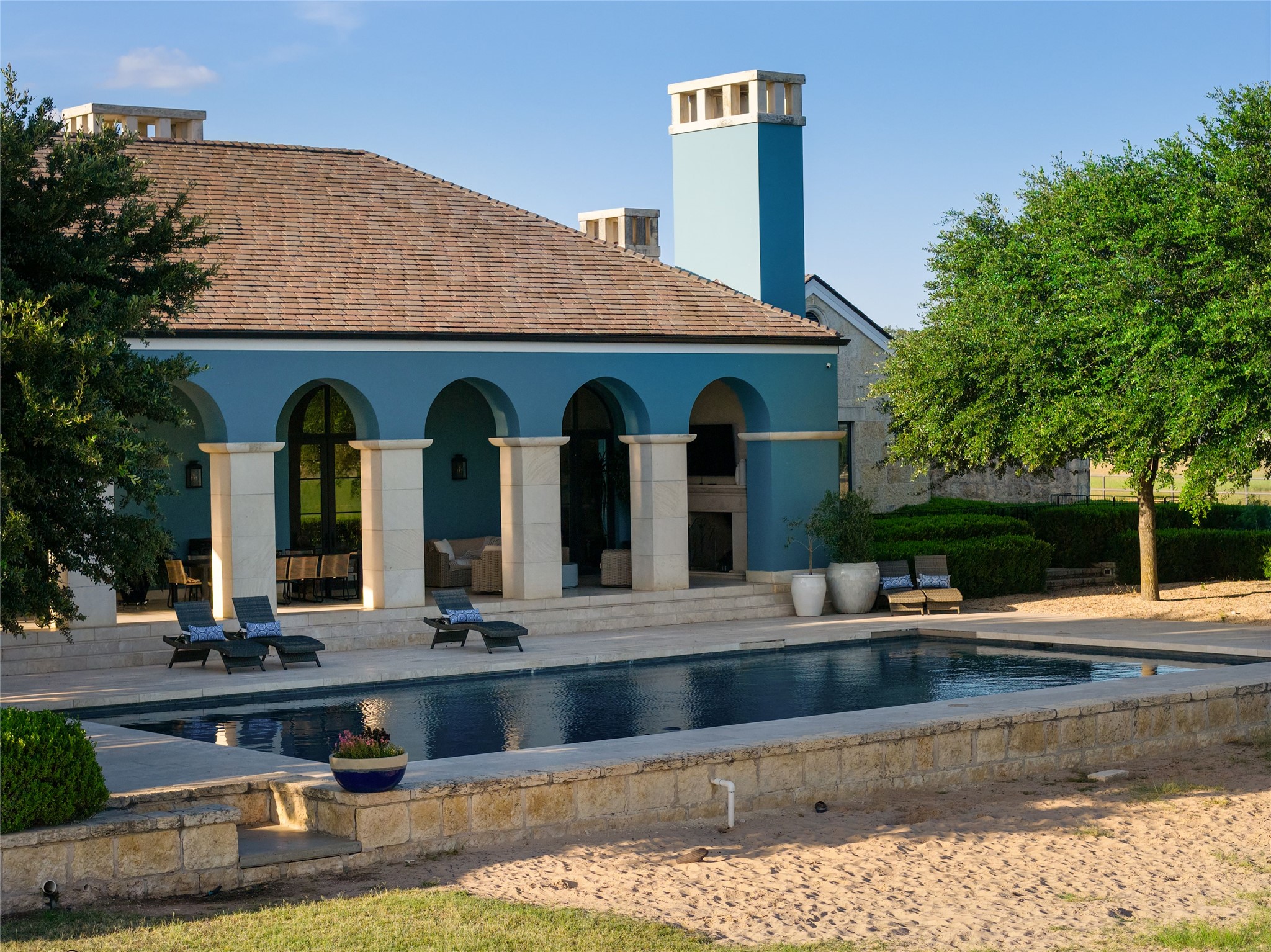 main property photo 9