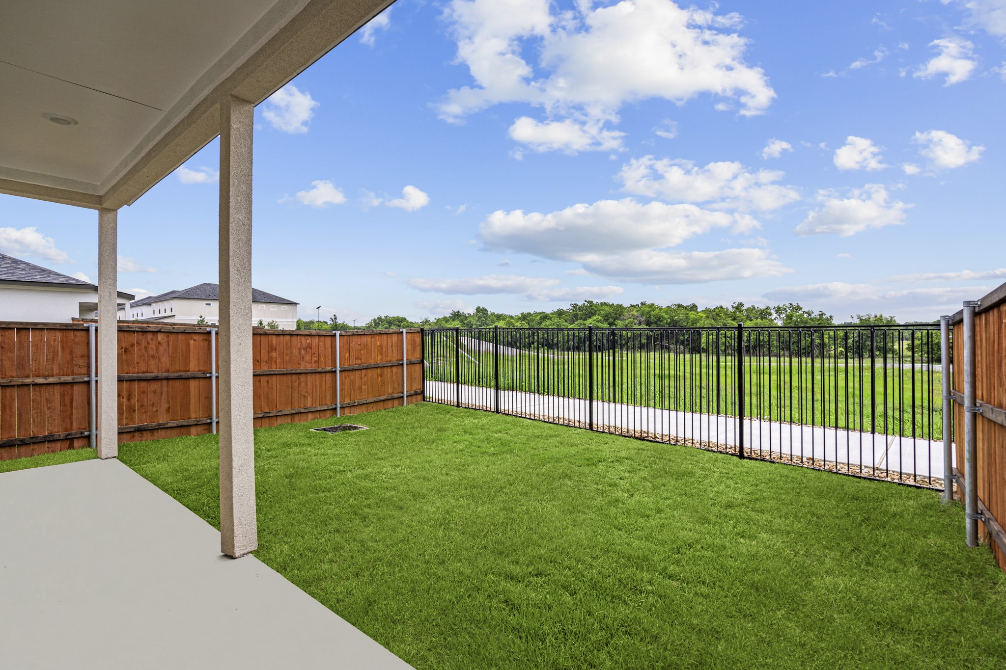 main property photo 16