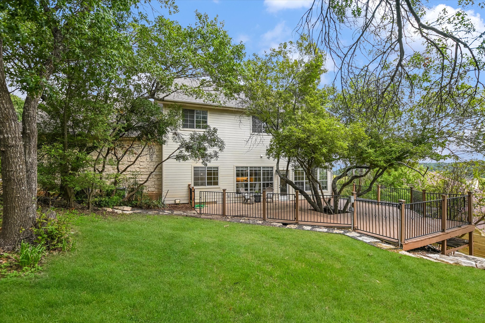 main property photo 28