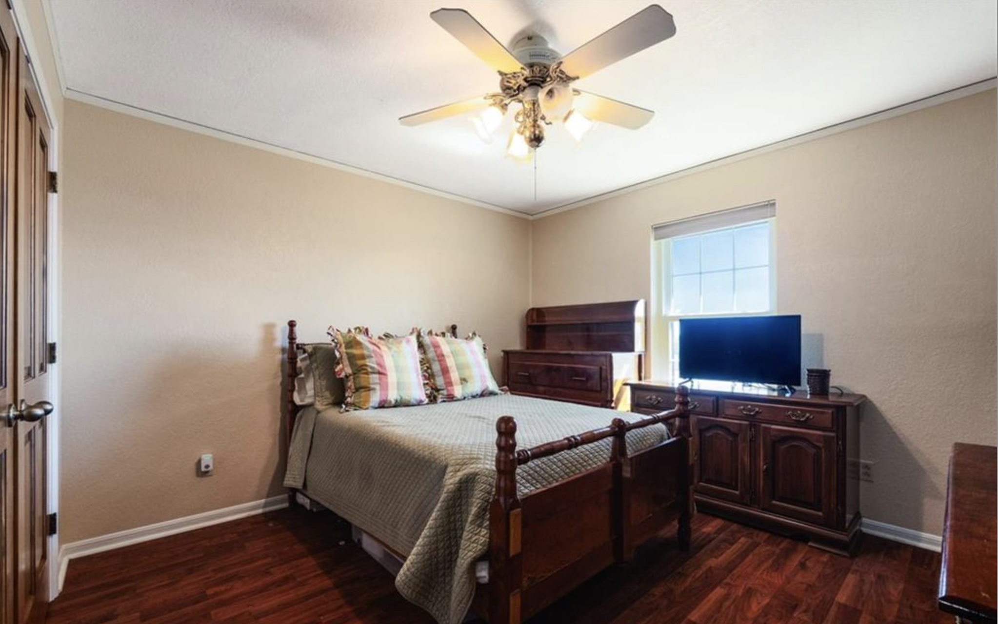 main property photo 17