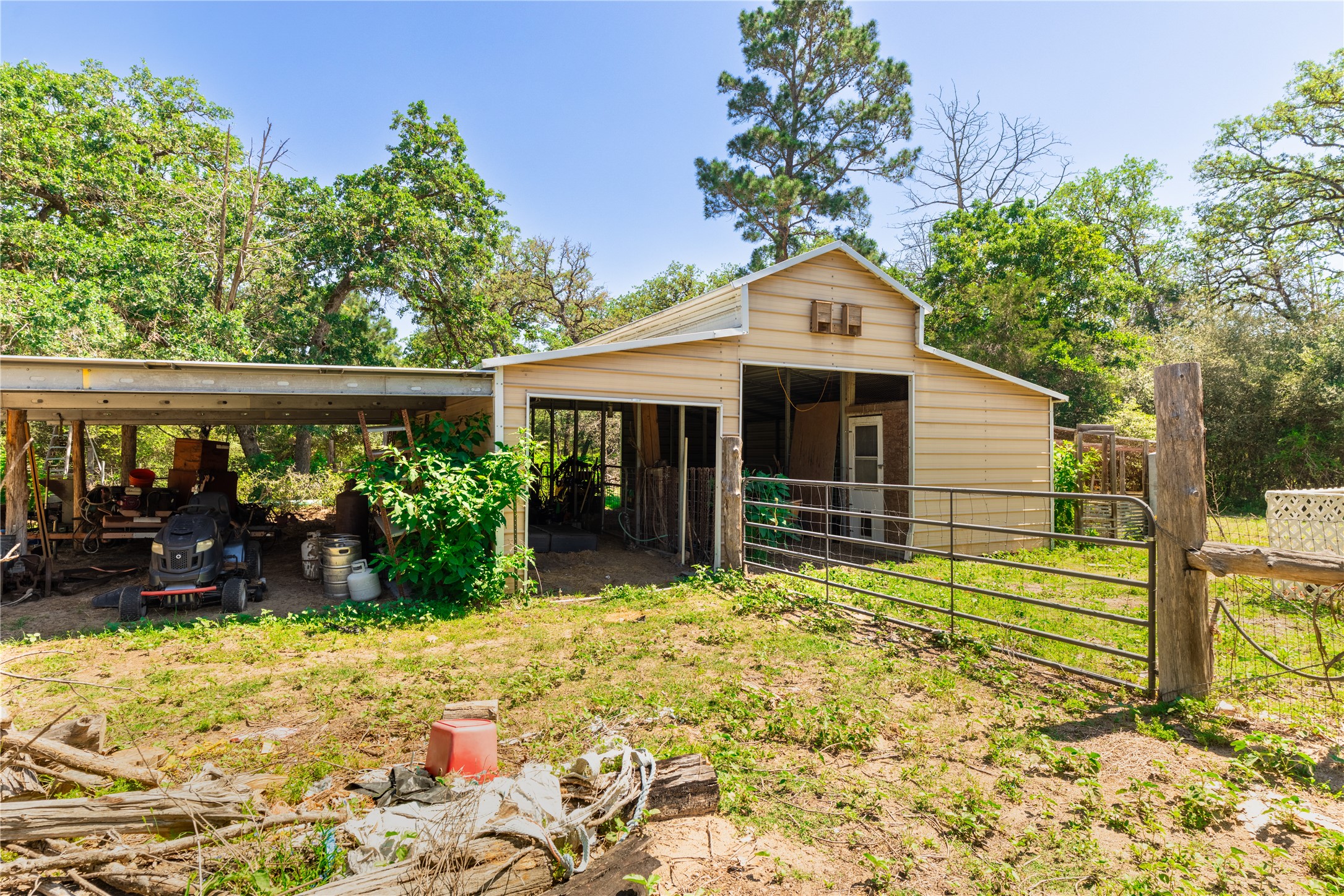 main property photo 13