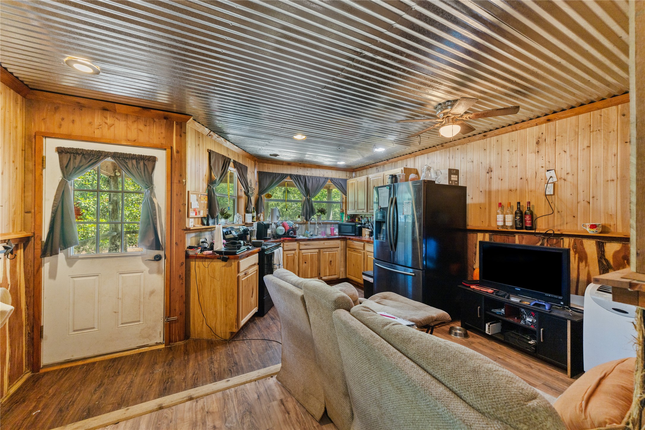 main property photo 17