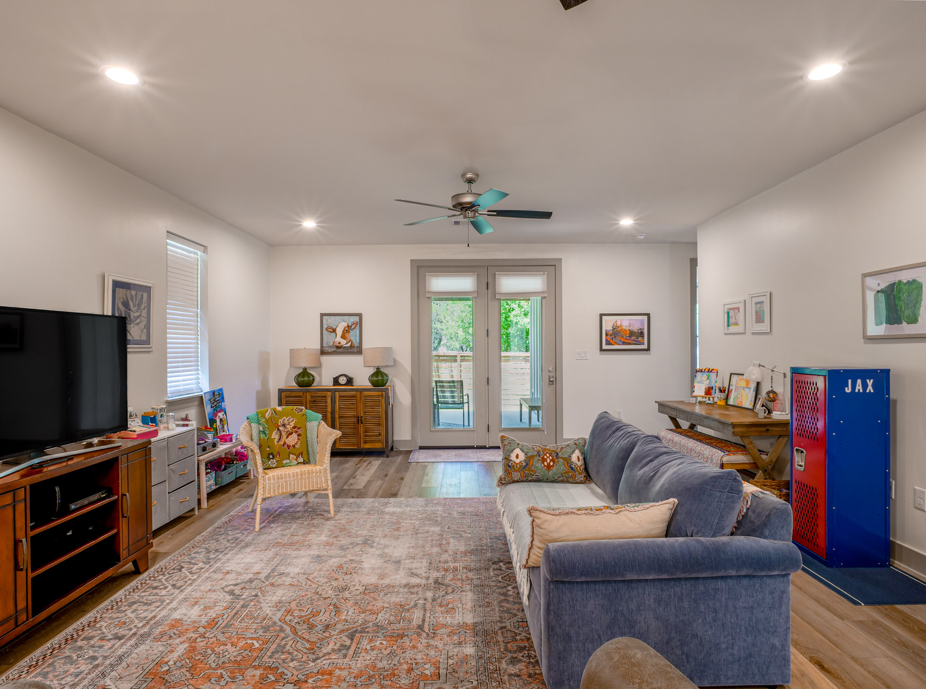 main property photo 9