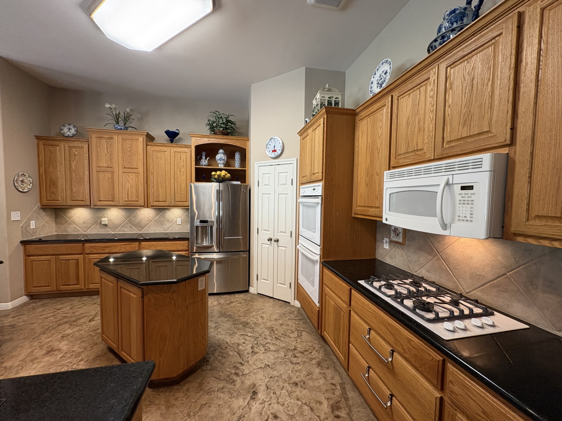 main property photo 24